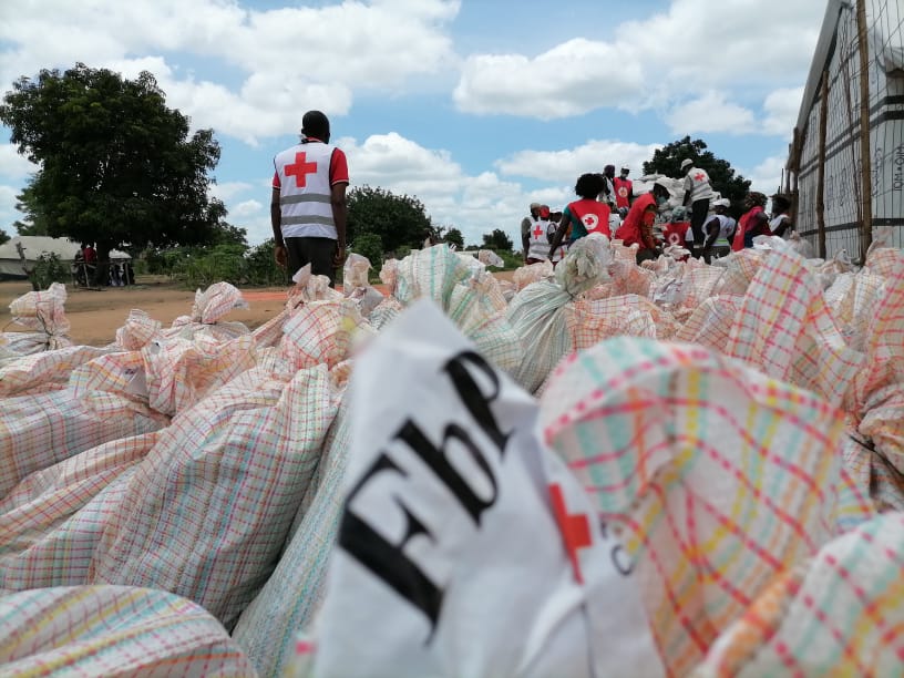 In anticipation of the landfall of Tropical Cyclone “Chalane”, the Mozambique Red Cross activated its Early Action Protocol and provided shelter and individual protection kits to 1,500 families in Búzi district, Sofala province. 
