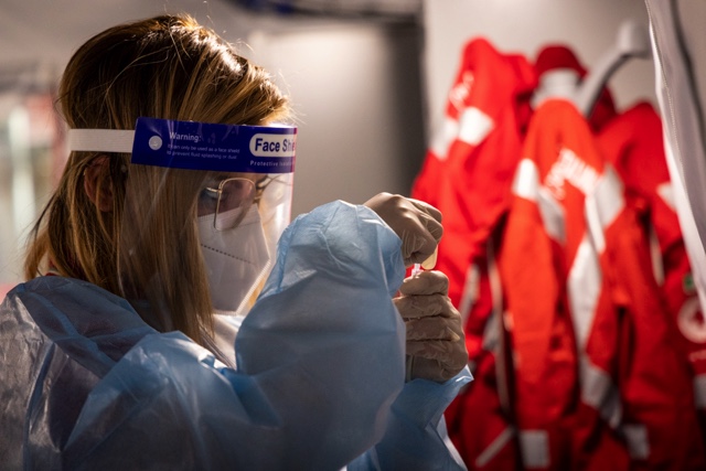 A Red Cross volunteer conducting a COVID-19 rapid test in Naples. 