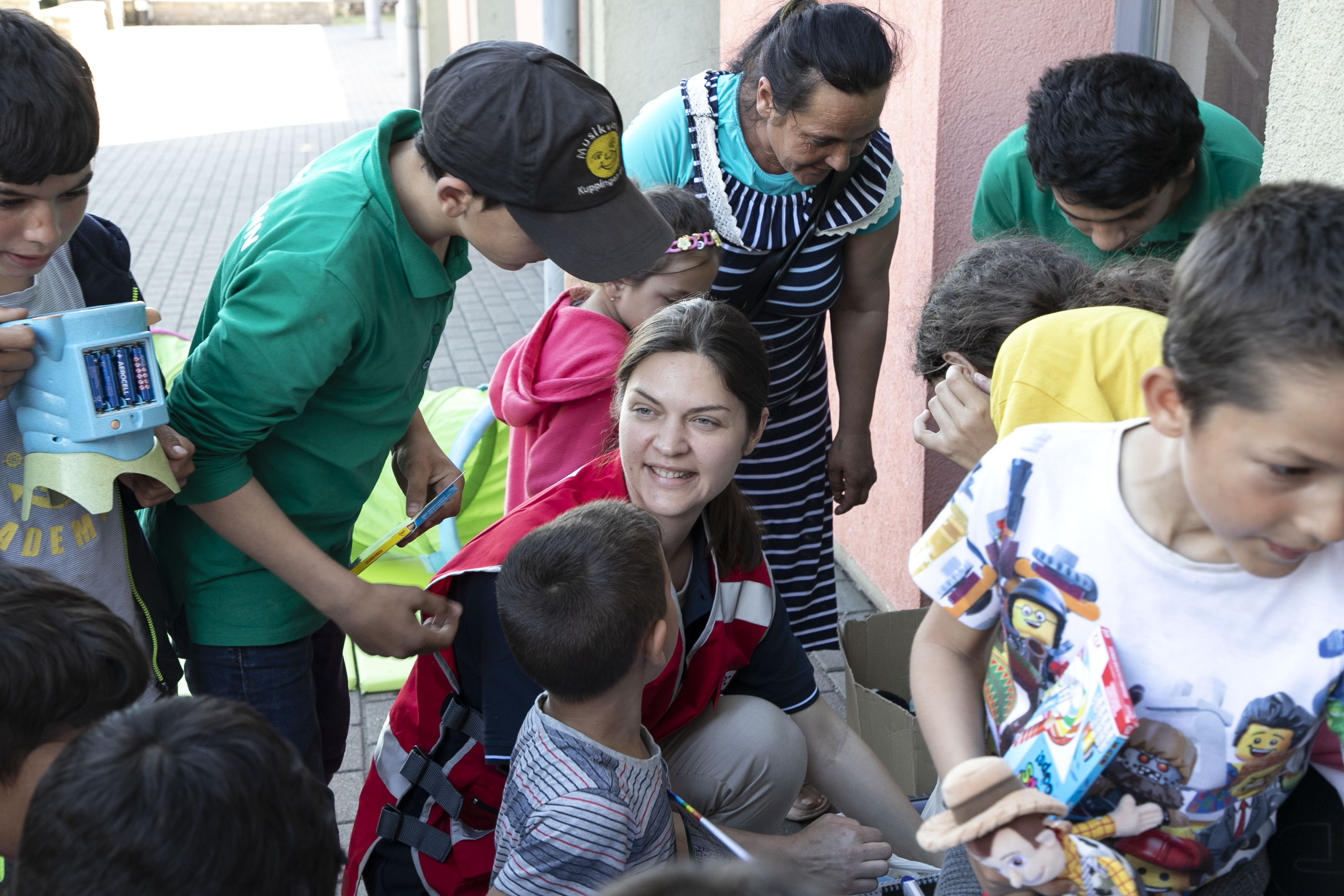 Nataliia K, que trabaja en la IFRC, escucha y ayuda a las personas que han soportado más de 100 días de crisis en su país, en Ucrania, a sobrellevar la angustia emocional