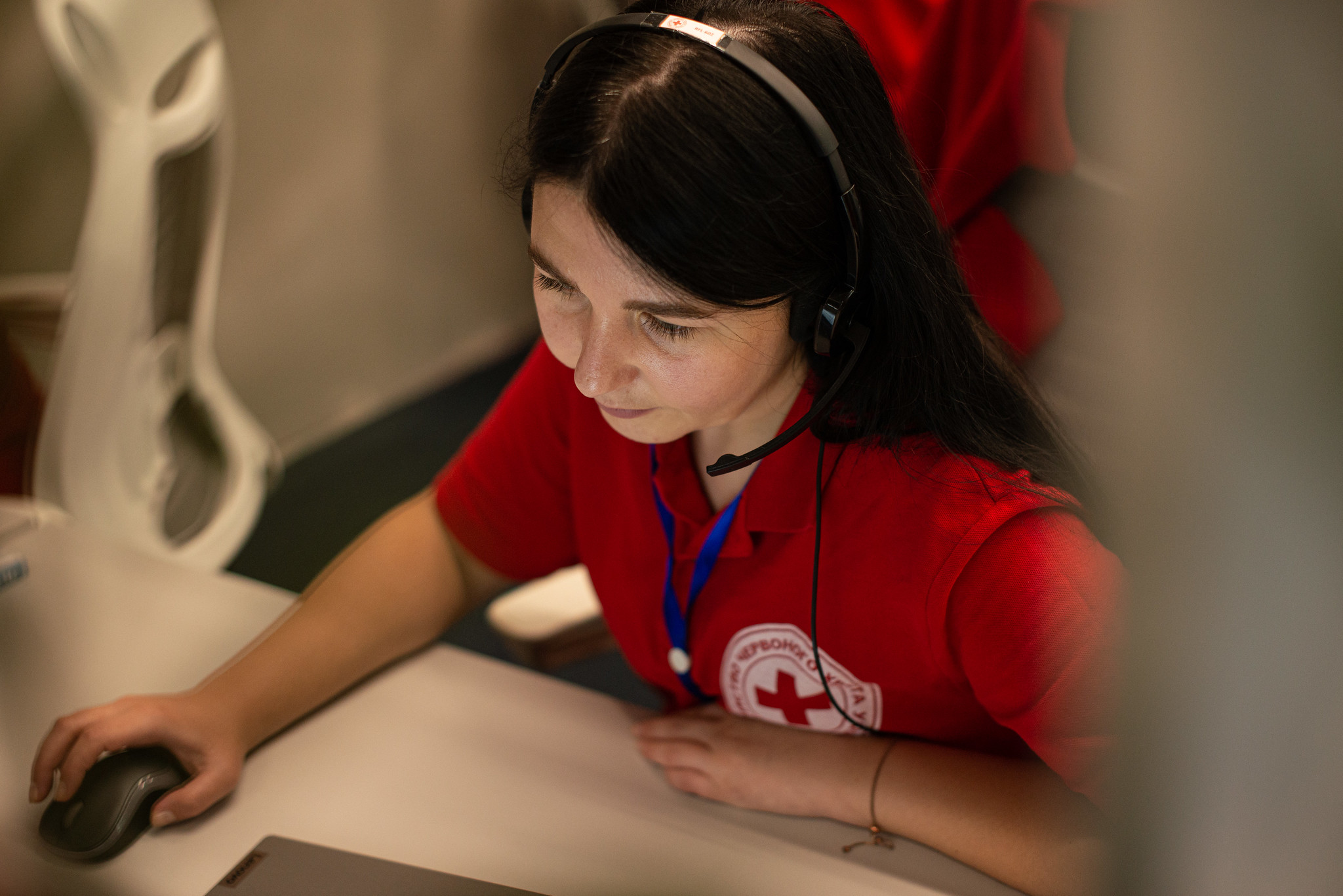 Red Cross volunteers and staff across Europe are offering free mental health helplines in Ukrainian