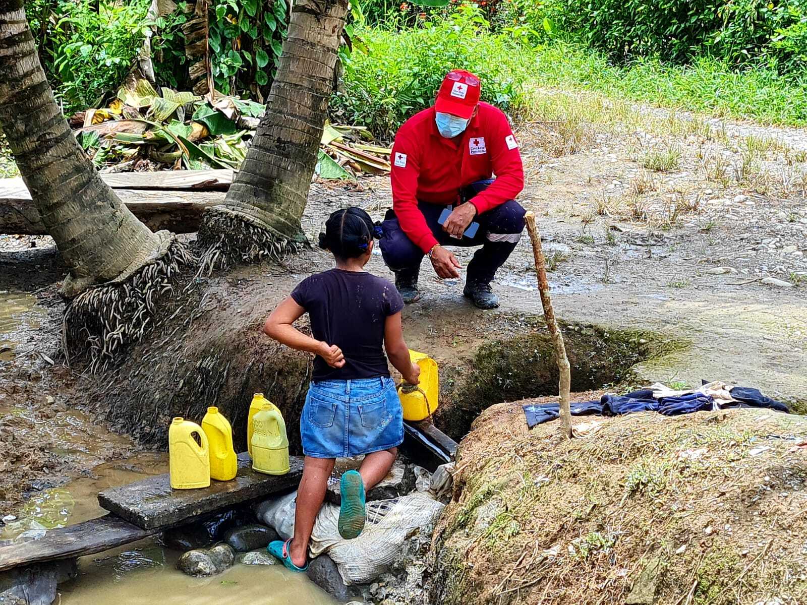Panama Red Cross helps local communities with safe drinking water following heavy storms.