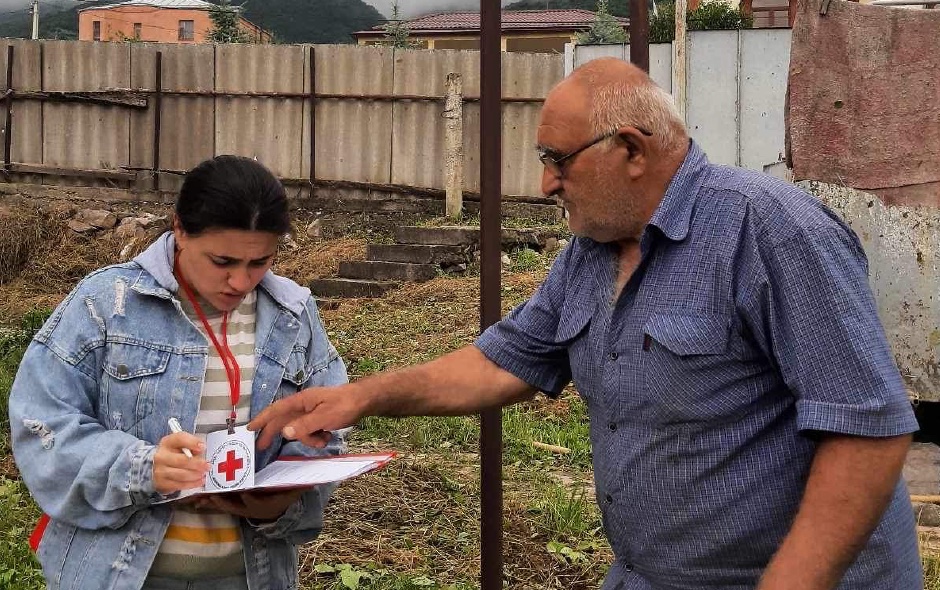 Las fuertes tormentas de granizo registradas en el norte de Armenia en junio de 2023 dañaron los hogares y las cosechas de cientos de familias rurales que dependen de la agricultura para sobrevivir.