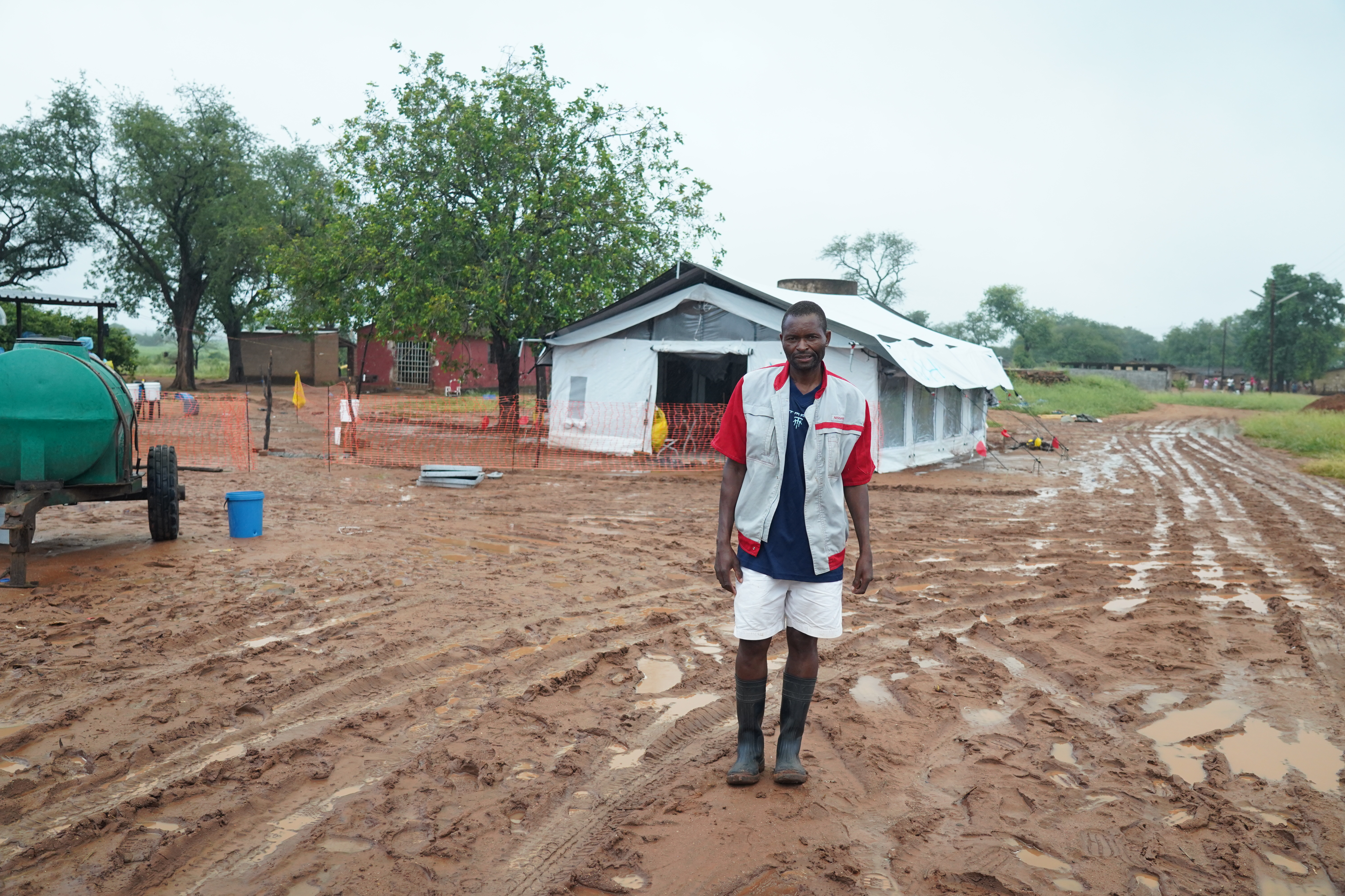 Muchas personas de la localidad, como Alec (en la foto), se recuperaron gracias a los cuidados que recibieron de la Cruz Roja de Zimbabue.