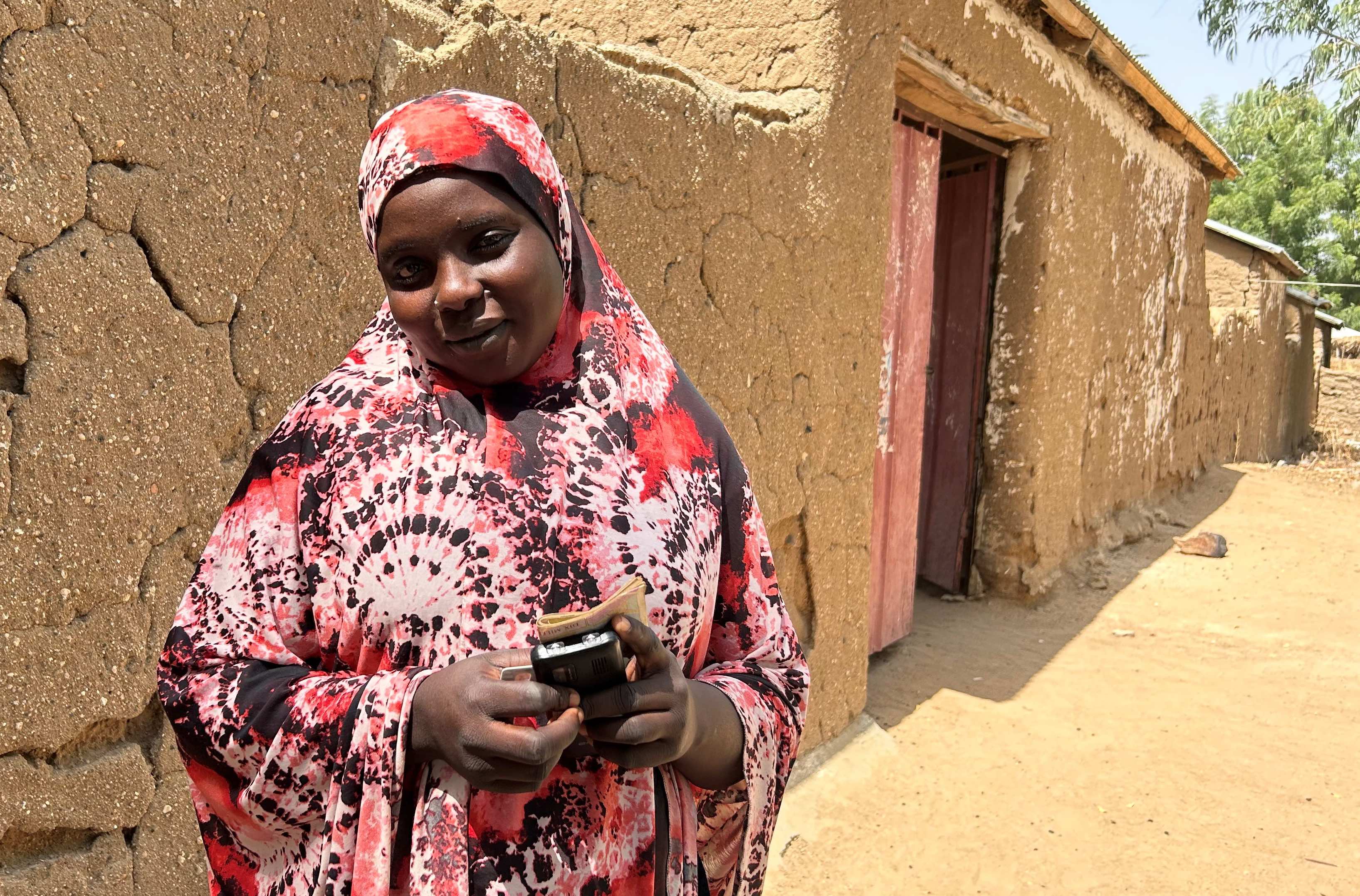 Soumaira is delighted because with the cash grant she just received, she will finally be able to put her plans into action.