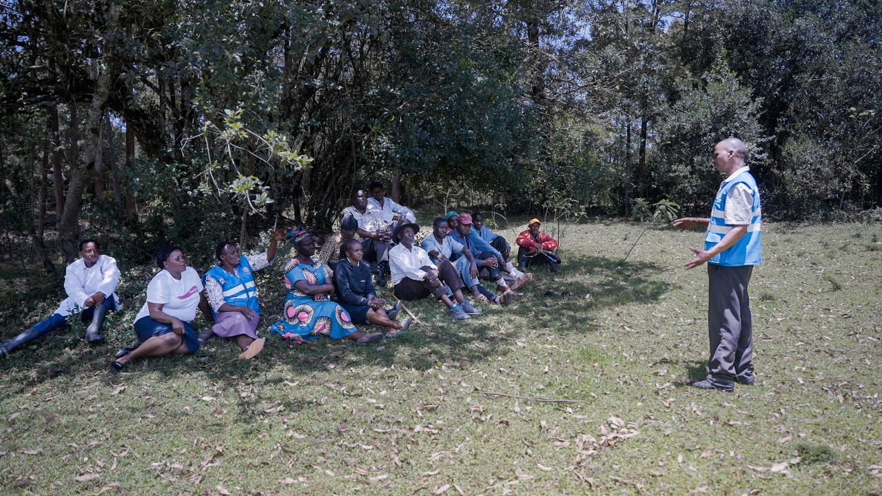 A Community Health Promoter trained in epidemic control and community-based surveillance by Kenya Red Cross addresses a gathering in Augustine’s community to share information and updates about different diseases.