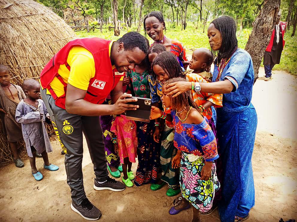 Dr. Aimé Mbonda, regional IFRC Health Coordinator based in Yaoundé, Cameroon, shares health messages with children and mothers during a recent vaccination campaign. 