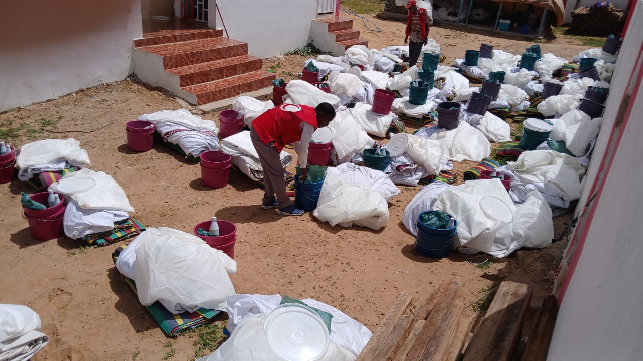 A volunteer with the Mauritanian Red Crescent prepares packages to be distributed to people from Mali who came to Mauritania to find safety from internal fighting in Mali.