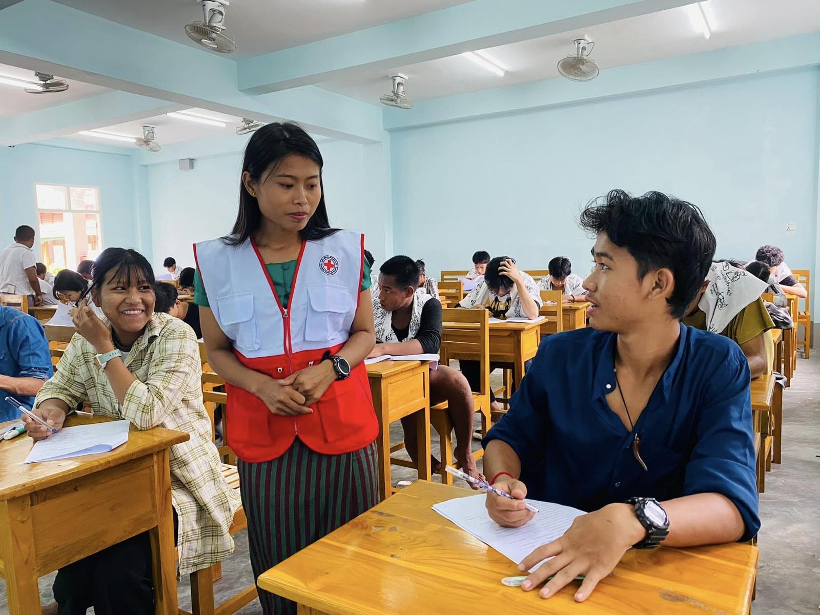 After receiving invaluable first-aid education herself, Myanmar Red Cross volunteer Nang Moe Oo, now shares her knowledge with others in her community as part of the “First Aid for us – for life programme,” operated by the Myanmar Red Cross.