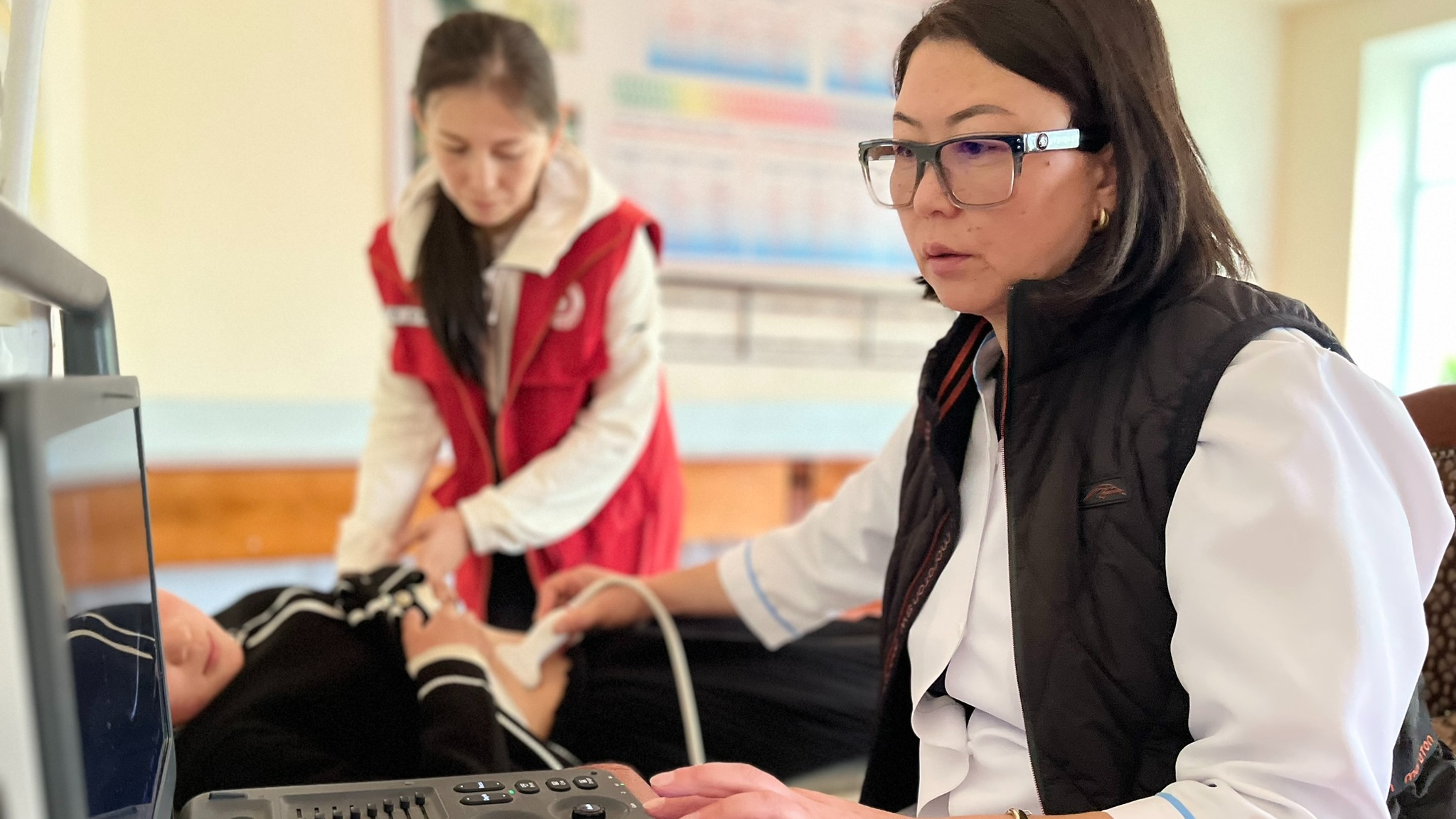 Kyrgyzstan Red Crescent staff and volunteers team up with local health authorities to conduct ultrasounds on pupils at a school in Talas, Kyrgyzstan, to check for signs of parasitic diseases.