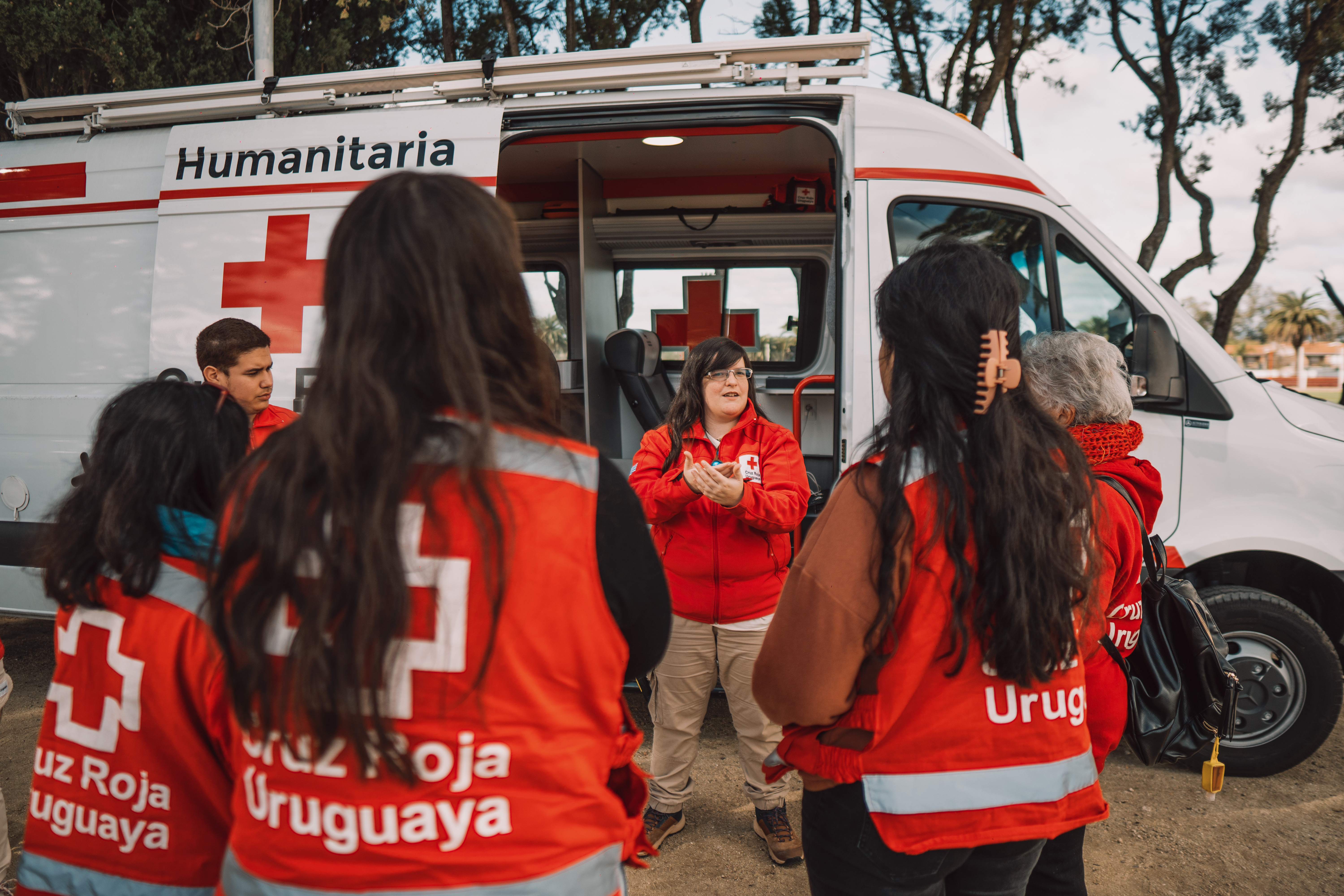 Paula Vairoletti leading a cash-transfer livelihoods programme for 200 families in the departments of Lavalleja and San José, Uruguay, in July 2023. The programme was part of an emergency drought response funded by the IFRC’s Disaster Response Emergency Fund. 