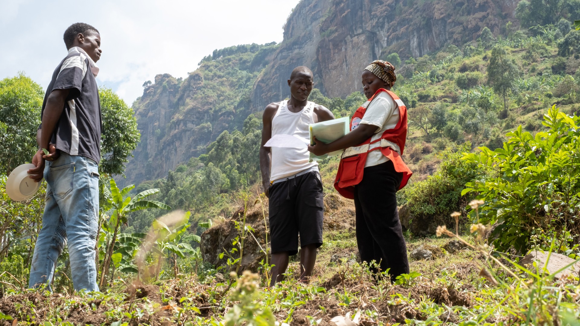 A Uganda Red Cross Society volunteer speaks to communities in Mbale district in February 2025 about the current Ebola outbreak, sensitizing them on the dangers and the ways to prevent its spread.