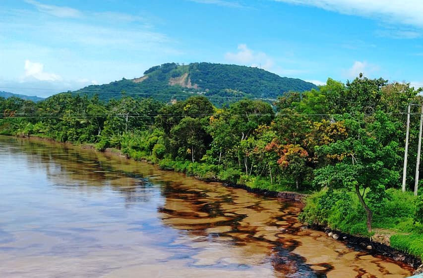 El 13 de marzo de 2025, una ruptura en el sistema de tuberías de petróleo de Ecuador causó un derrame catastrófico en la provincia de Esmeraldas; contaminando los ríos Caple, Viche y Esmeraldas.