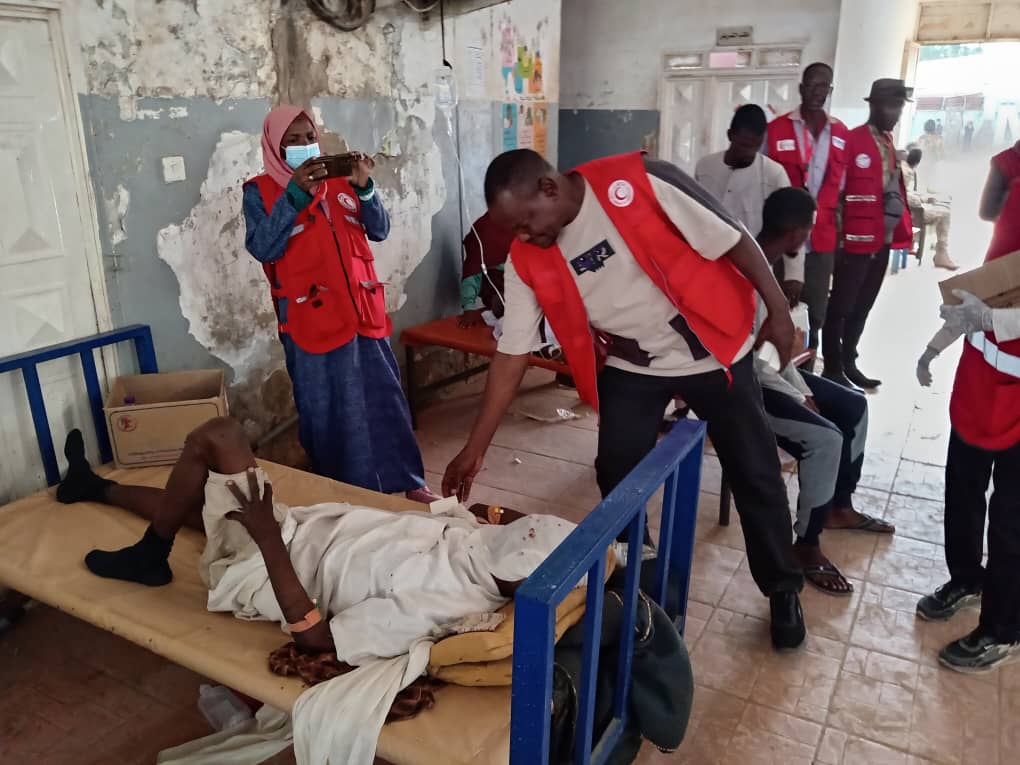 Sudanese Red Crescent personnel check in on patients during cholera control in  White Nile state.  