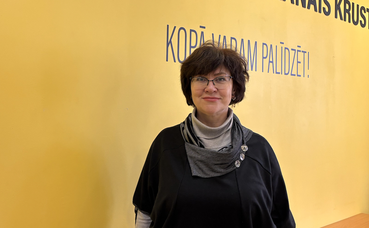 Ukrainian refugee Iryna never thought she’d be learning a new language at age 57. But now language classes offered by the Latvian Red Cross are giving her hope for a better life in Latvia.