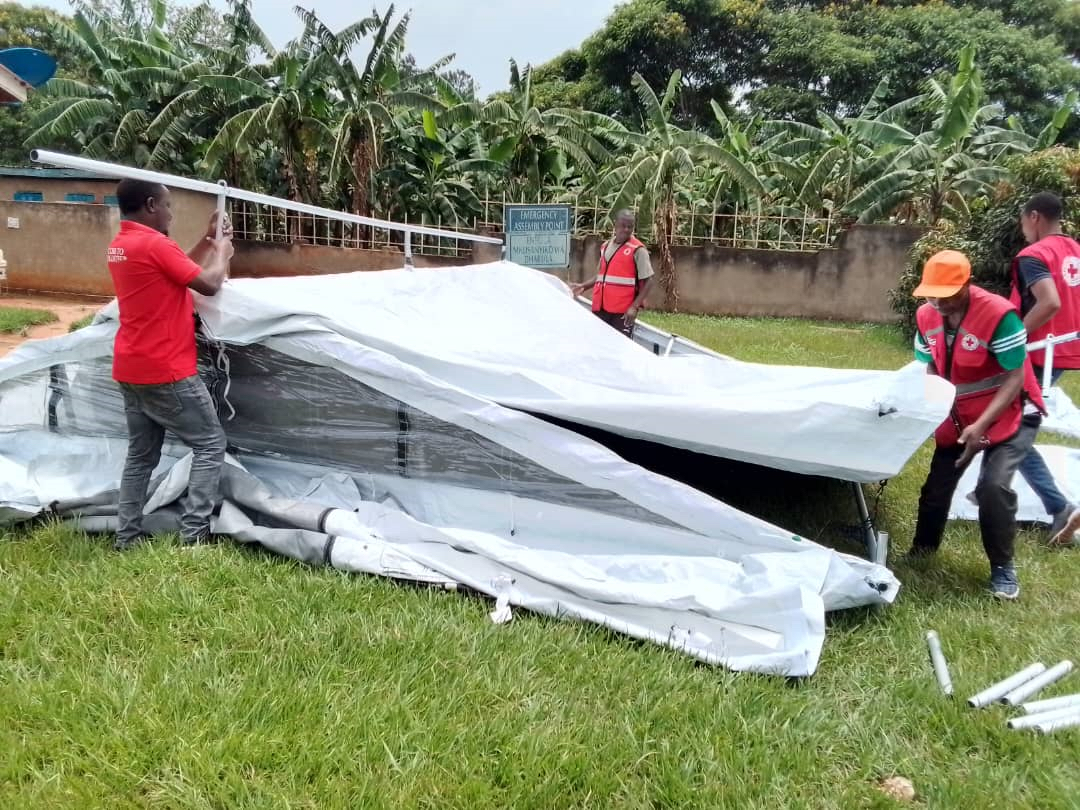 Tanzania Red Cross volunteers set up a tent for at Biharamulo District Hospital, used to screen people for Marburg Virus Disease before visiting the hospital.