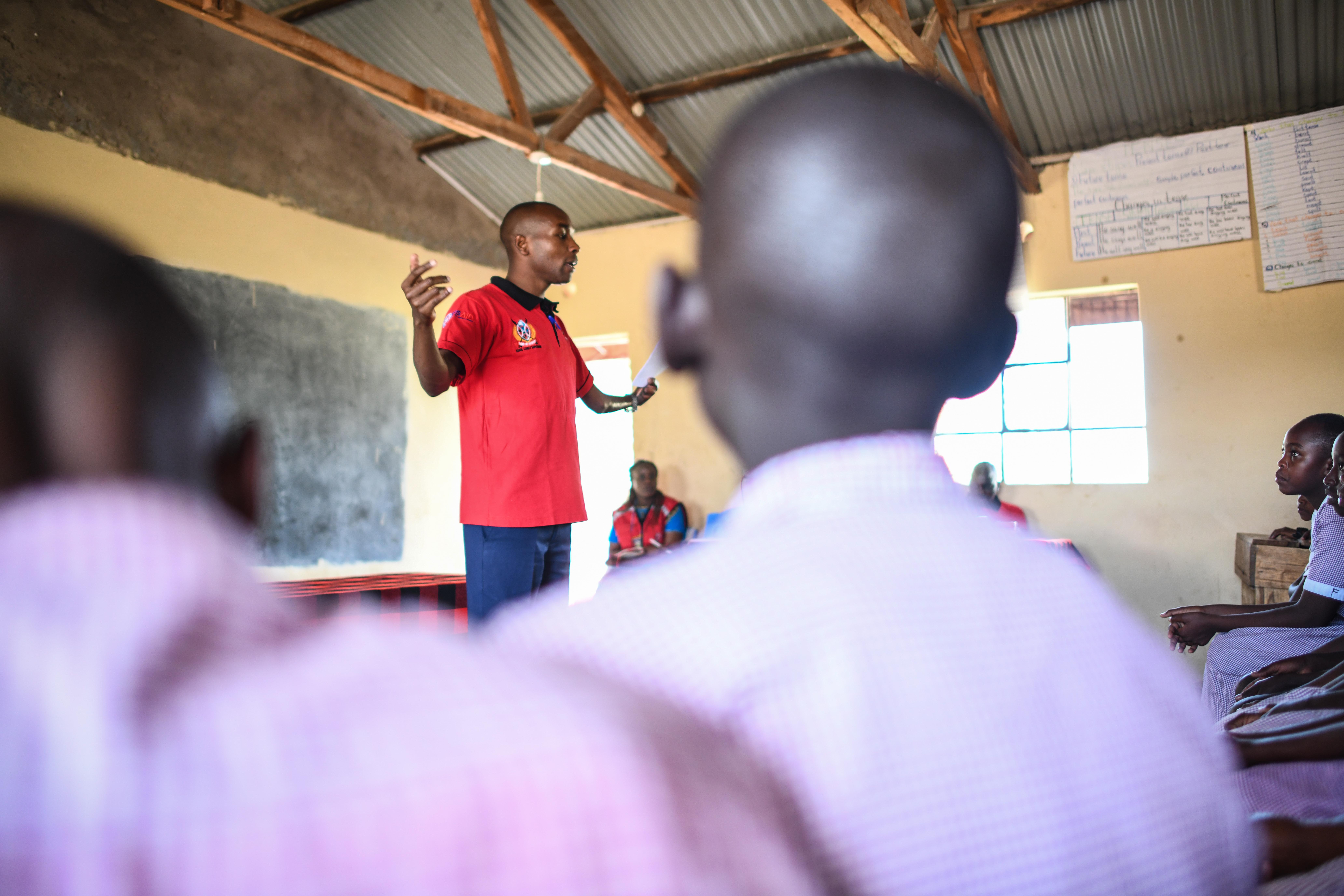 Peter, a teacher at Nkoilale Primary School in Narok County, teaches School Health Club members about different diseases and how they can protect themselves.