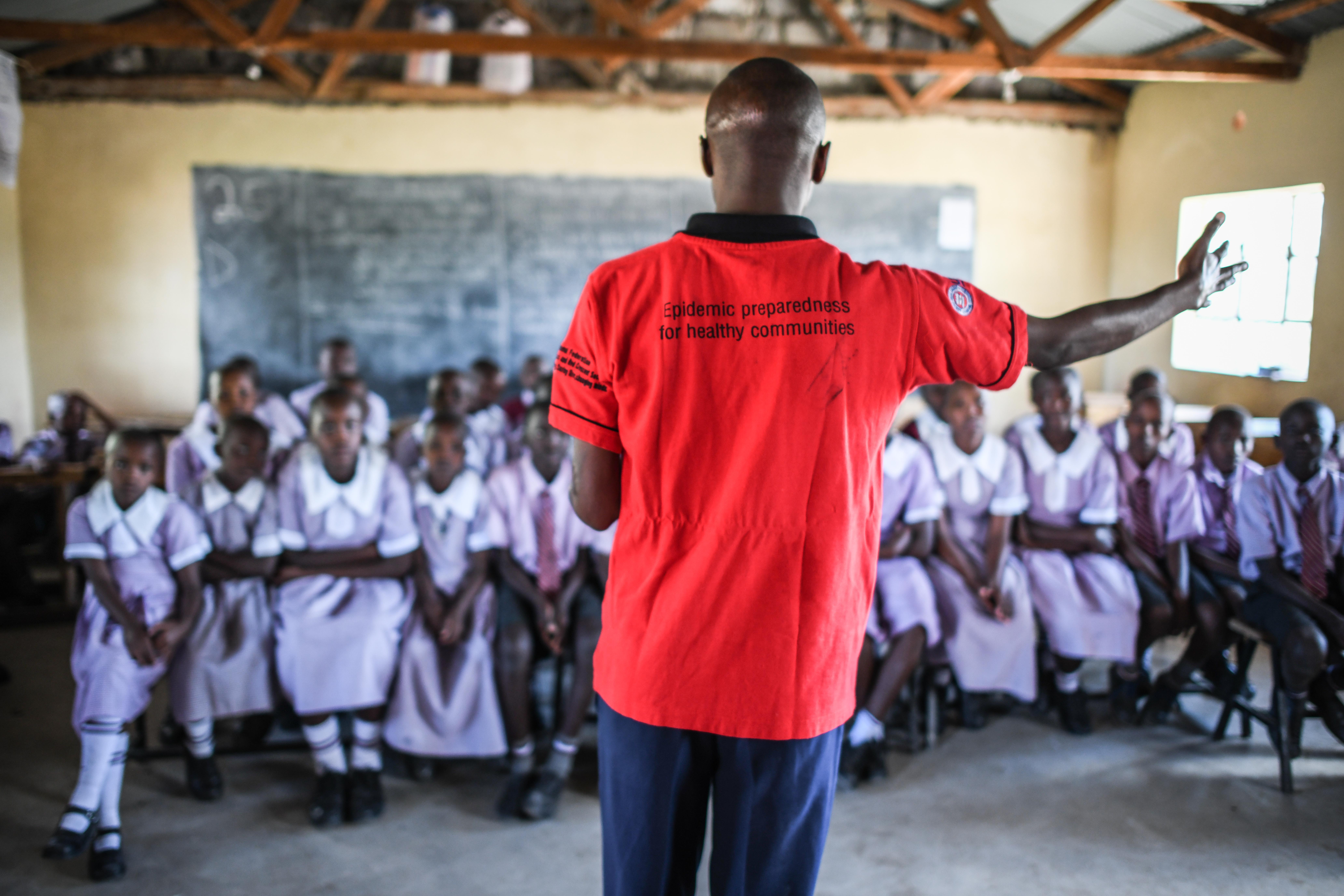 Kenya Red Cross is harnessing the power of youth to help tackle disease outbreaks. In Narok County, western Kenya, school health clubs have been developed to empower young people to become “champions” in their community to prevent, detect and respond to disease outbreaks.