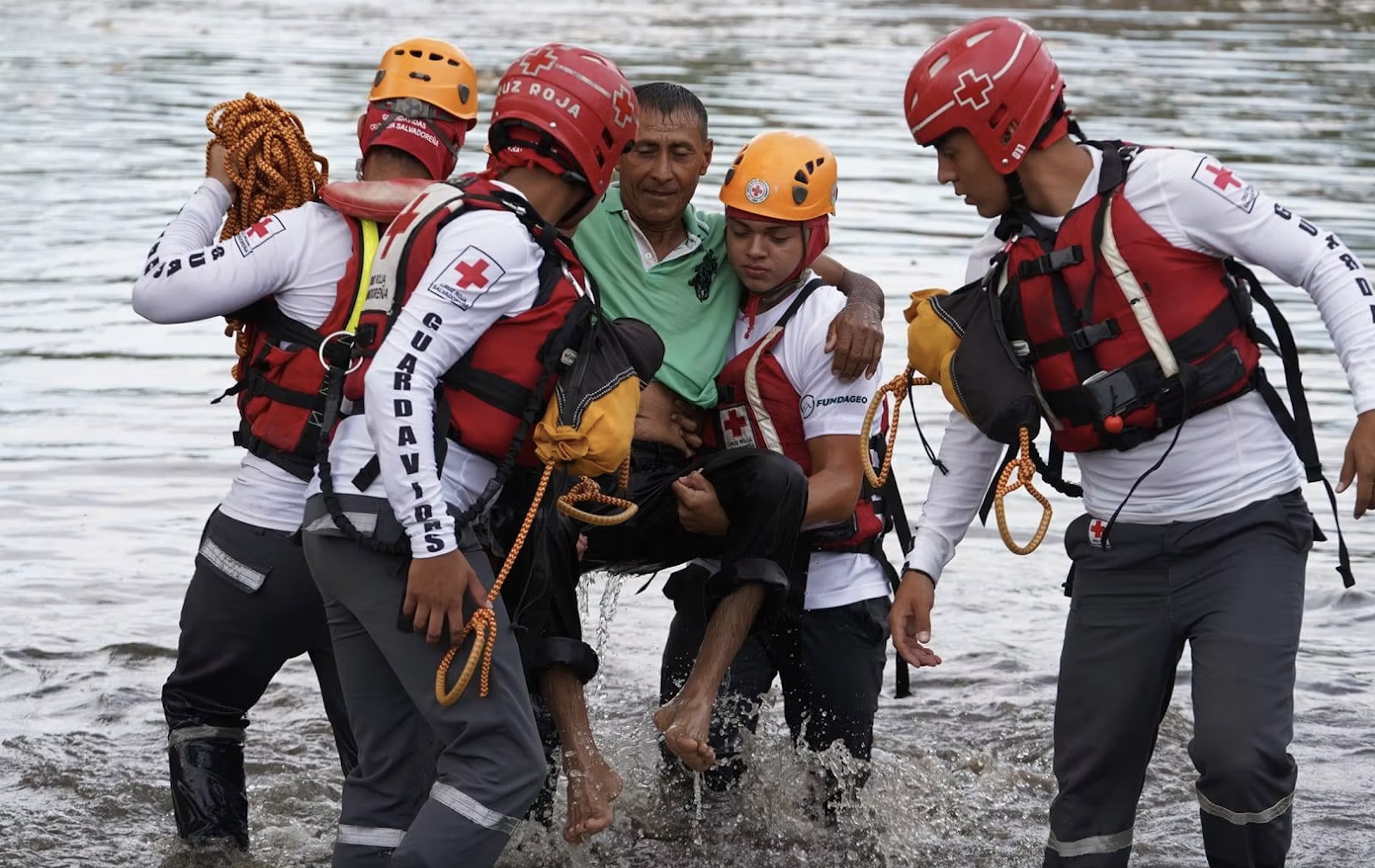 A team from the Salvadorean Red Cross takes part in a national emergency preparedness drill in 2025 that also included teams from the Ecuadorian Red Cross and the Guatemalan Red Cross.
