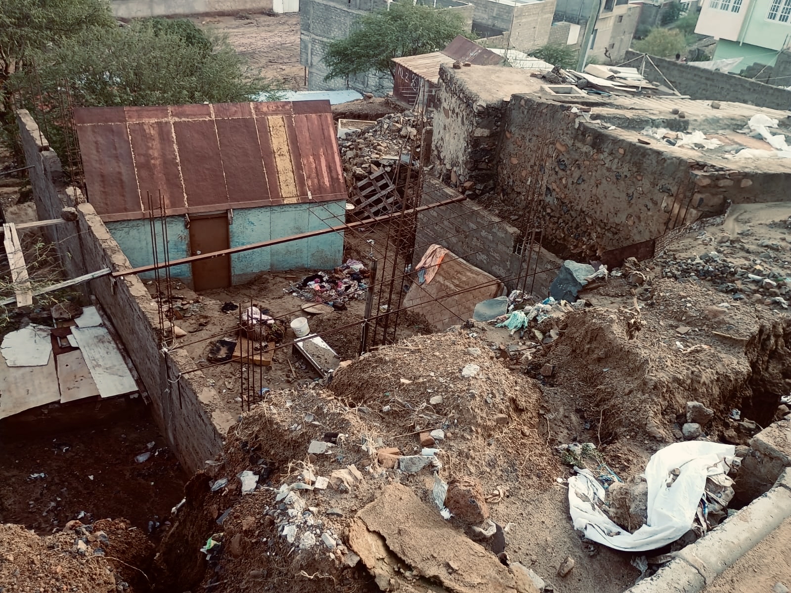 Secciones de un barrio urbano fueron arrasadas por las severas inundaciones de la noche del 10 de agosto.