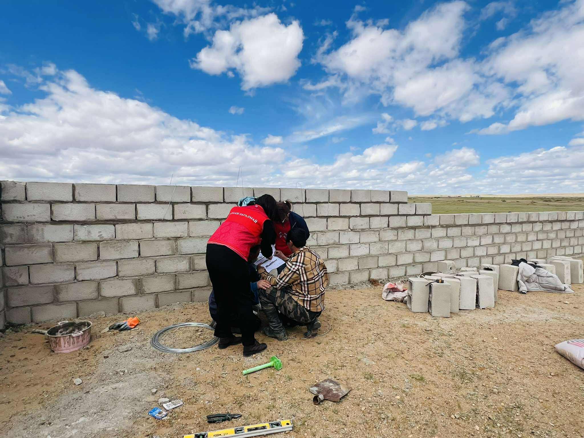 With support from IFRC, Mongolian Red Cross helps herding families build new animal shelters to protect livestock from extreme cold.