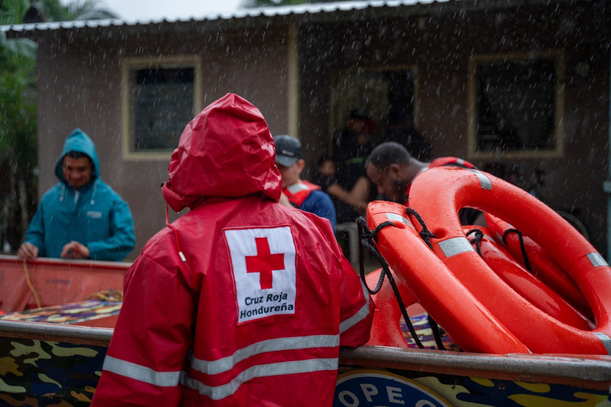 Following the activation of an “Early Action Protocol,” Honduran Red Cross volunteers responded swiftly to the floods caused by Tropical Storm Sara in November 2024. 