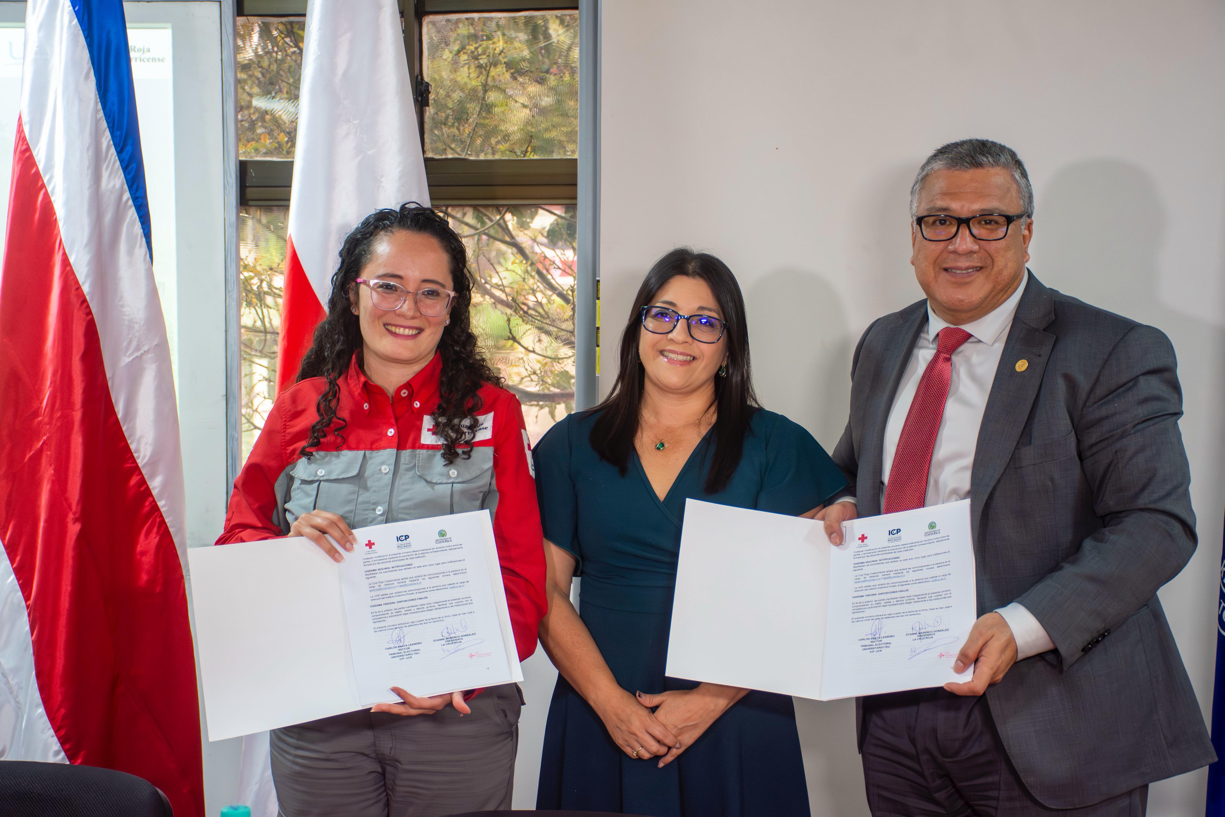 Dyanne Marenco González, president of the Costa Rican Red Cross, and Dr Carlos Araya Leandro, rector of the University of Costa Rica, formalised the signing of a collaboration agreement. Dr Mariela Marín Mena, deputy minister of health, attended the ceremony as an honorary witness.