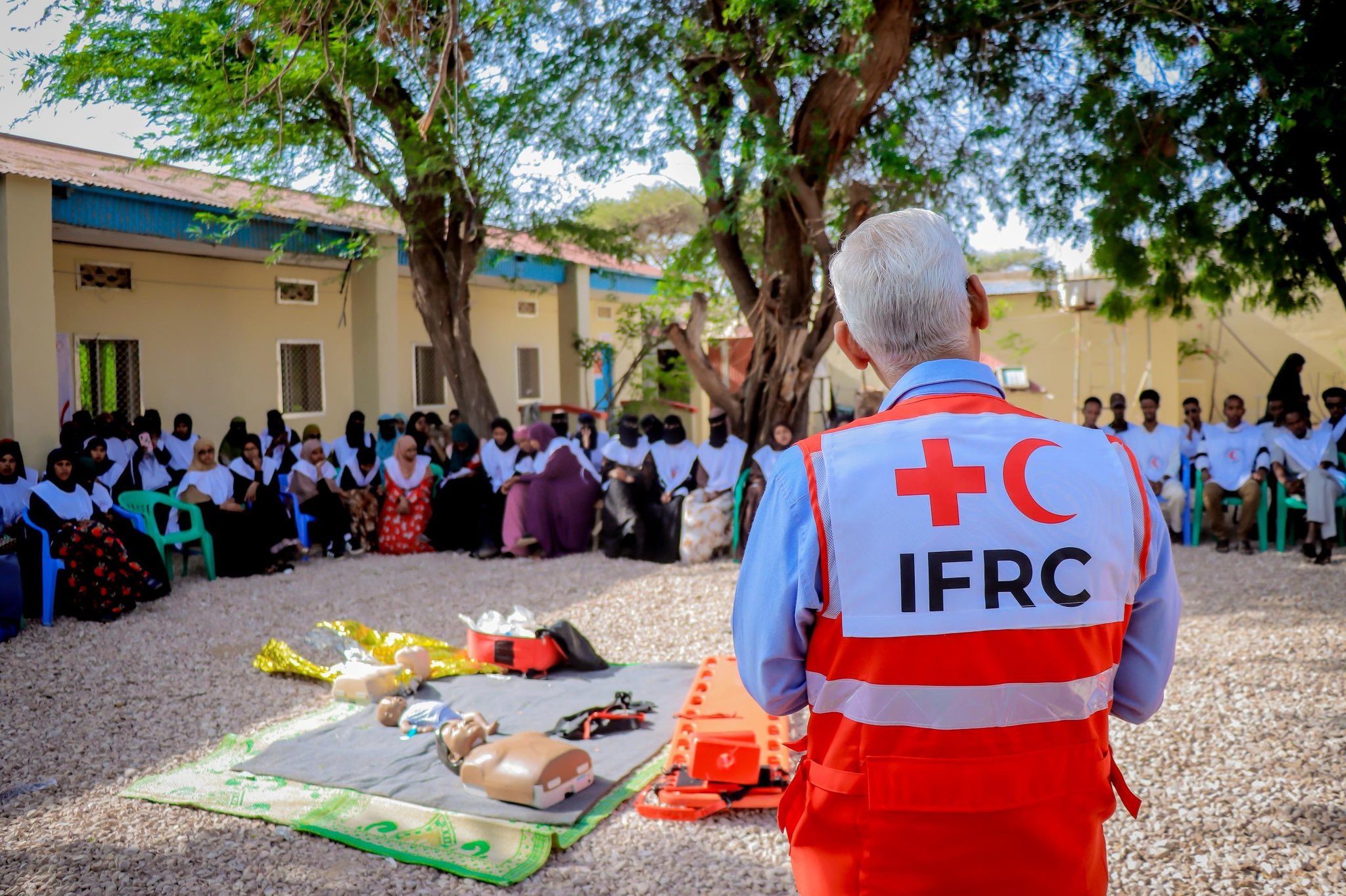 IFRC Secretary General Jagan Chapagain speaks to a group of Somali Red Crescent volunteers and staff at Burco Branch. 