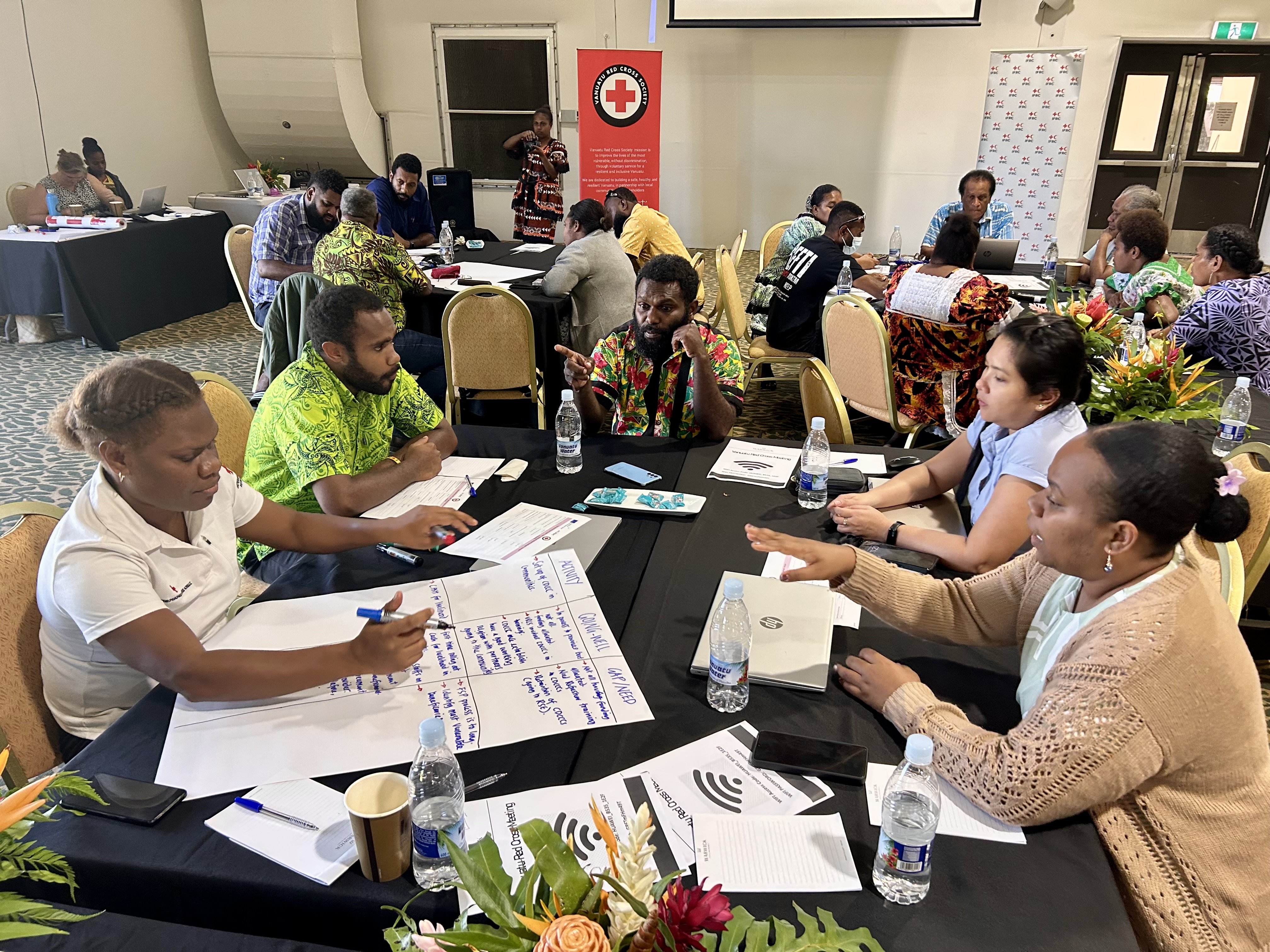 At the inception workshop for a European Union-funded climate-resilience programme in Vanuatu, people from various parts of the community joined the Vanuatu Red Cross and the IFRC to identify specific climate risks, gaps and challenges on which to take action. 