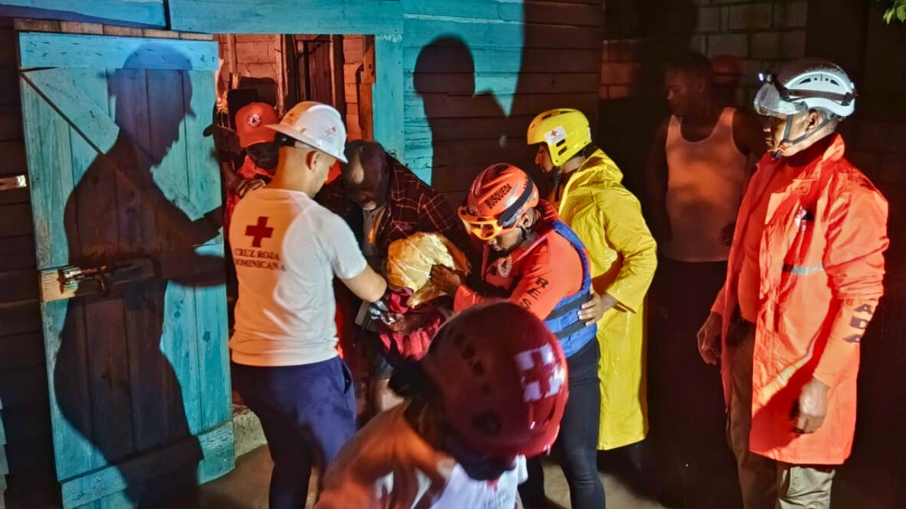 Dominican Red Cross volunteers have carried out rescues and preventive evacuations in flood-affected communities.