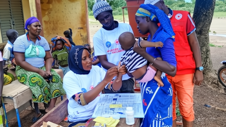 A baby boy receives a dose of a 5-in-1 combination vaccine to protect him from diphtheria, tetanus, whooping cough, hepatitis B and Haemophilus influenzae type B at a vaccination outreach event in Selingue.