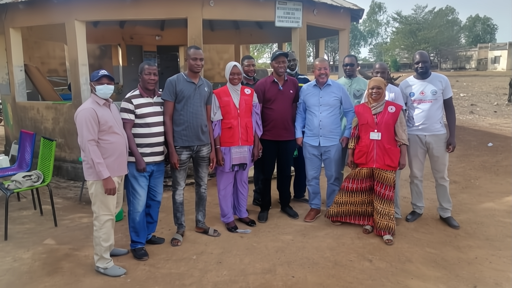 Mali Red Cross, IFRC and local health authority staff stand together at a planning session to discuss how to reach underserved populations with life-saving vaccines.