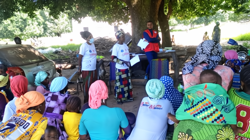 Mali Red Cross volunteers and local health workers conduct a community meeting to let people know about the benefits of vaccination and how it can protect their children from different diseases.