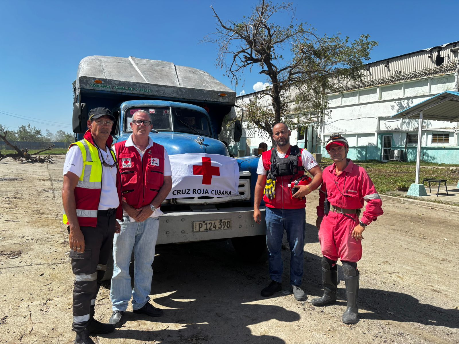 La Cruz Roja Cubana distribuyó artículos de emergencia en Santiago de Cuba, tras la devastación causada por el huracán Melissa.