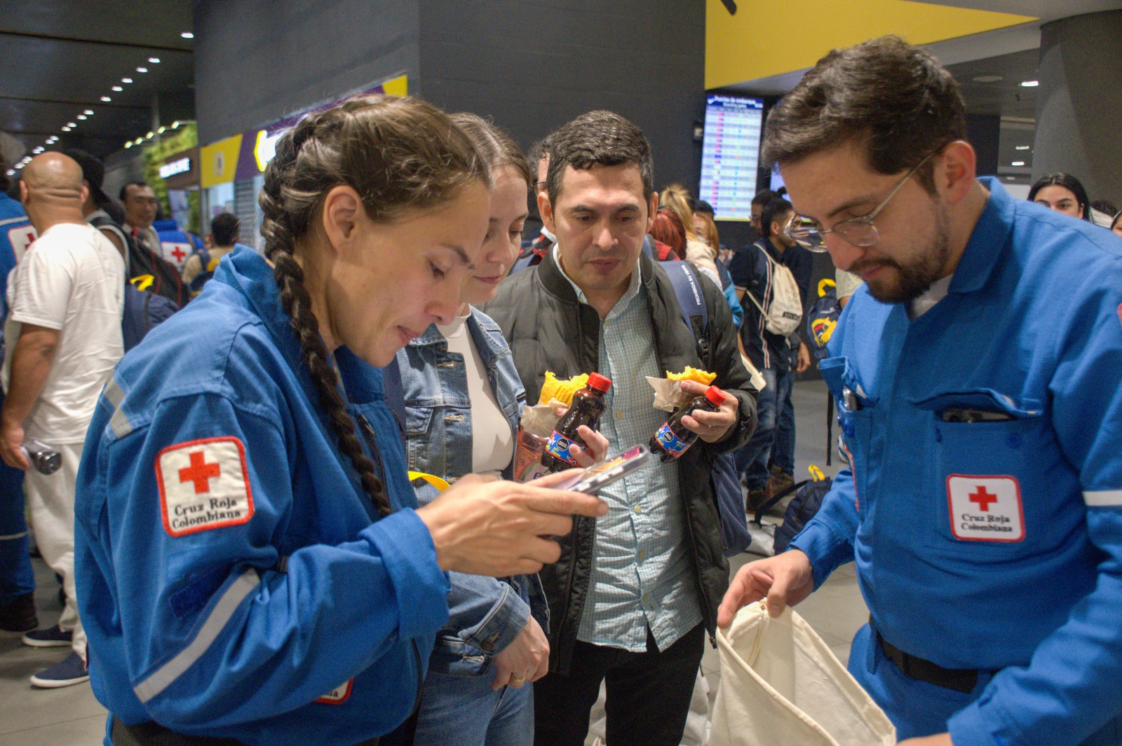 A team from the Colombian Red Cross provides empanadas and ponimaltas to those returning to Colombia on humanitarian flights.