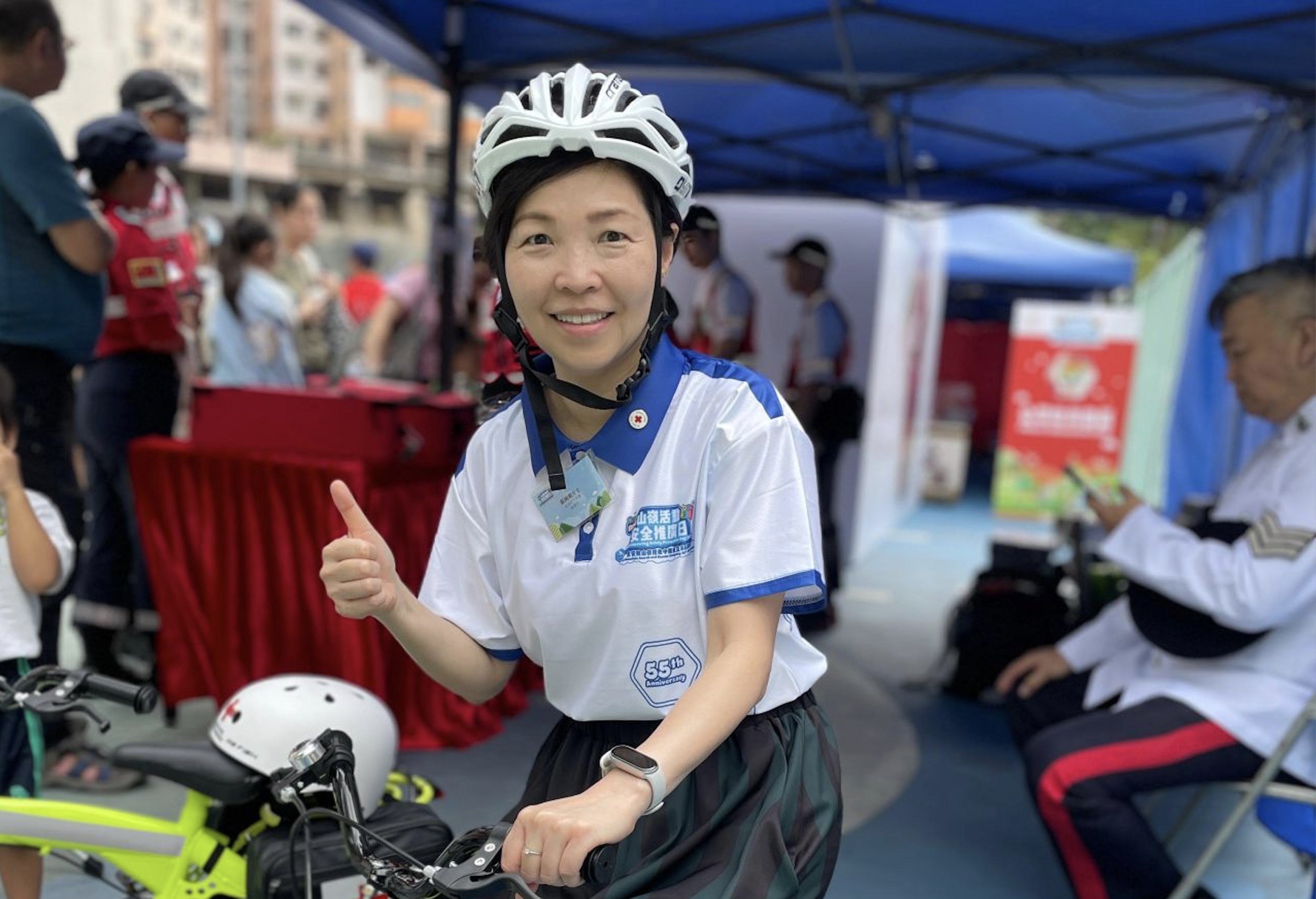 Bonnie So, Secretary General of Hong Kong Red Cross branch on #MountainSafetyPromotionDay to promote first aid and training on Automated External Defibrillators, which help people respond to life-threatening emergencies like cardiac arrest.