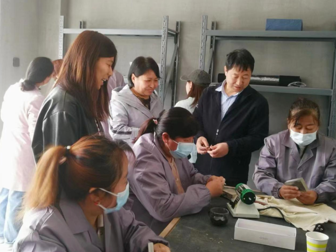 At the Pingshun Wood Carving Community Factory, local women focus on mastering polishing and sanding techniques.