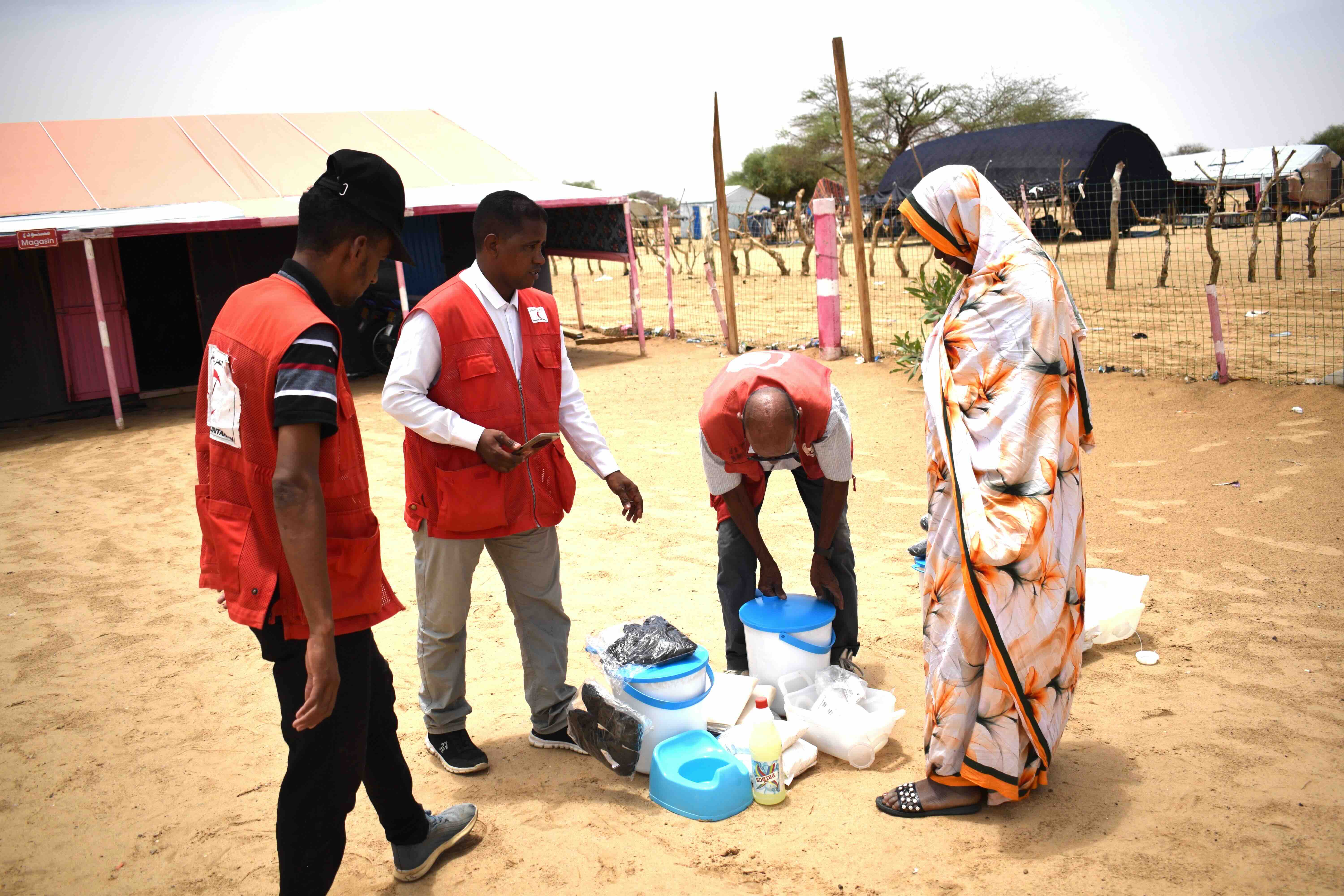 Mauritanian Red Crescent volunteers and staff distribute household items to newly arrived refugees at the Mauritanian Red Crescent’s humanitarian service point in Dweinkara, a village near the country’s eastern border with Mali.