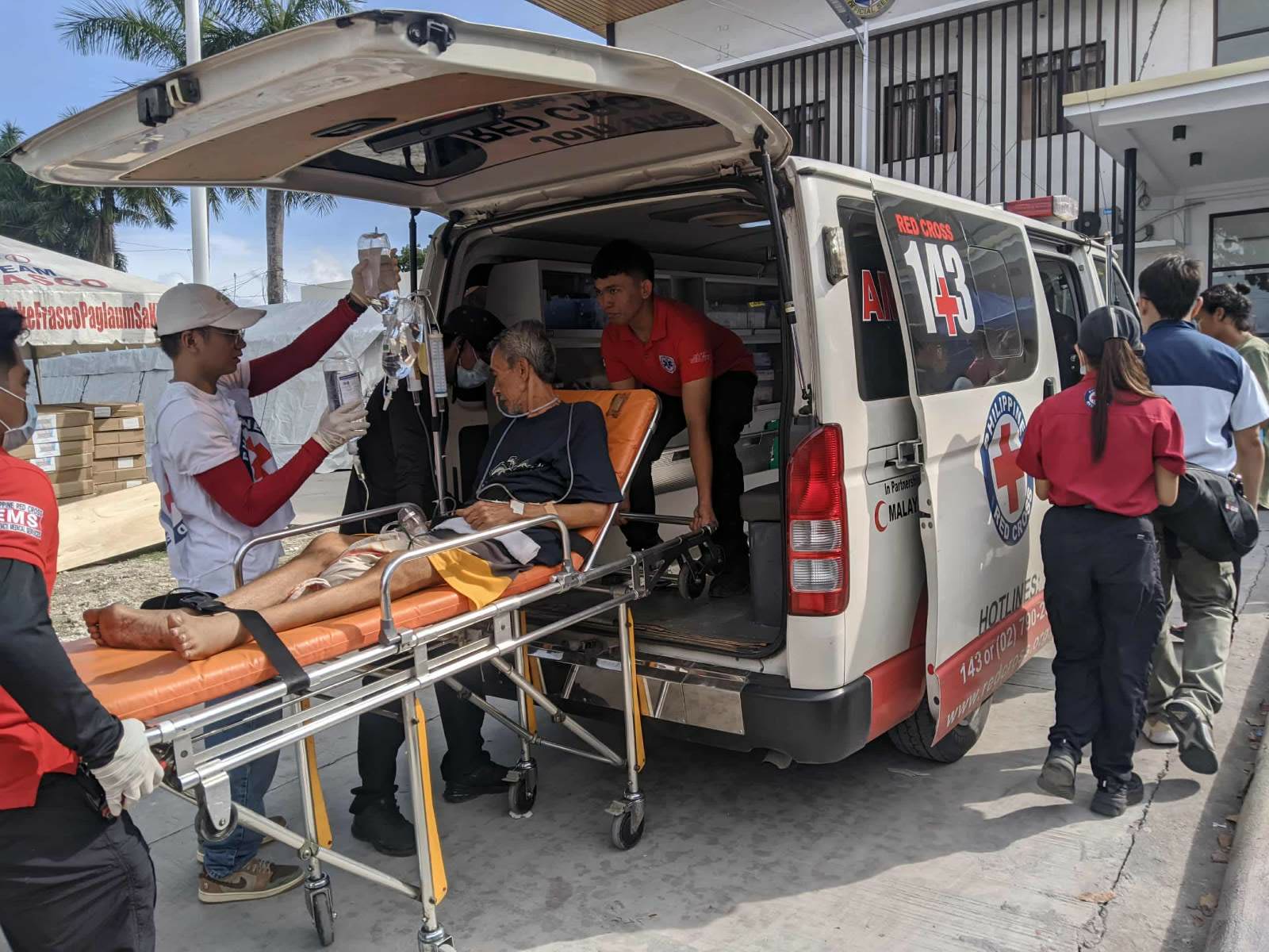 Philippine Red Cross Society emergency medical teams responded immediately when the earthquake struck. Here they transport an injured earthquake survivor. Photo: Philippine Red Cross Society