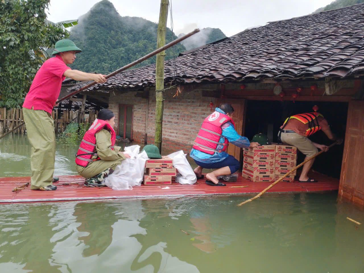 Volunteer teams of first responses respond after severe floods in Thai Nguyen, Viet Nam, in 2024.&nbsp;Photo: Viet Nam Red Cross Society