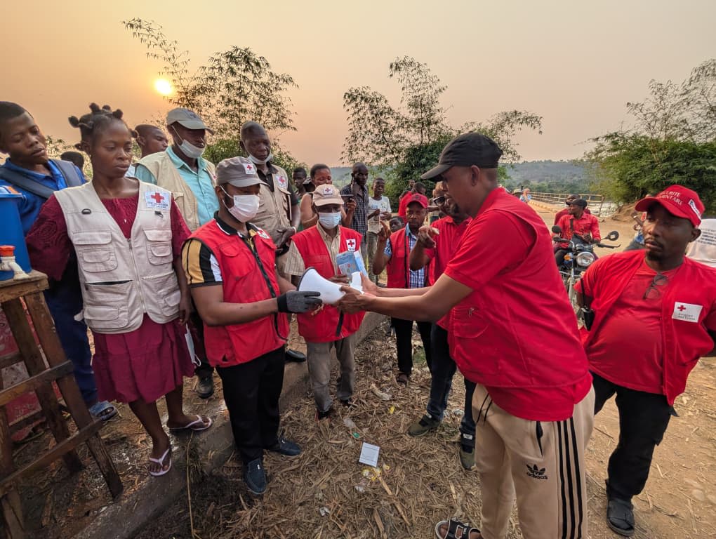 In Bulape, Red Cross volunteers are leading awareness campaigns to inform communities about the Ebola virus and essential prevention measures.