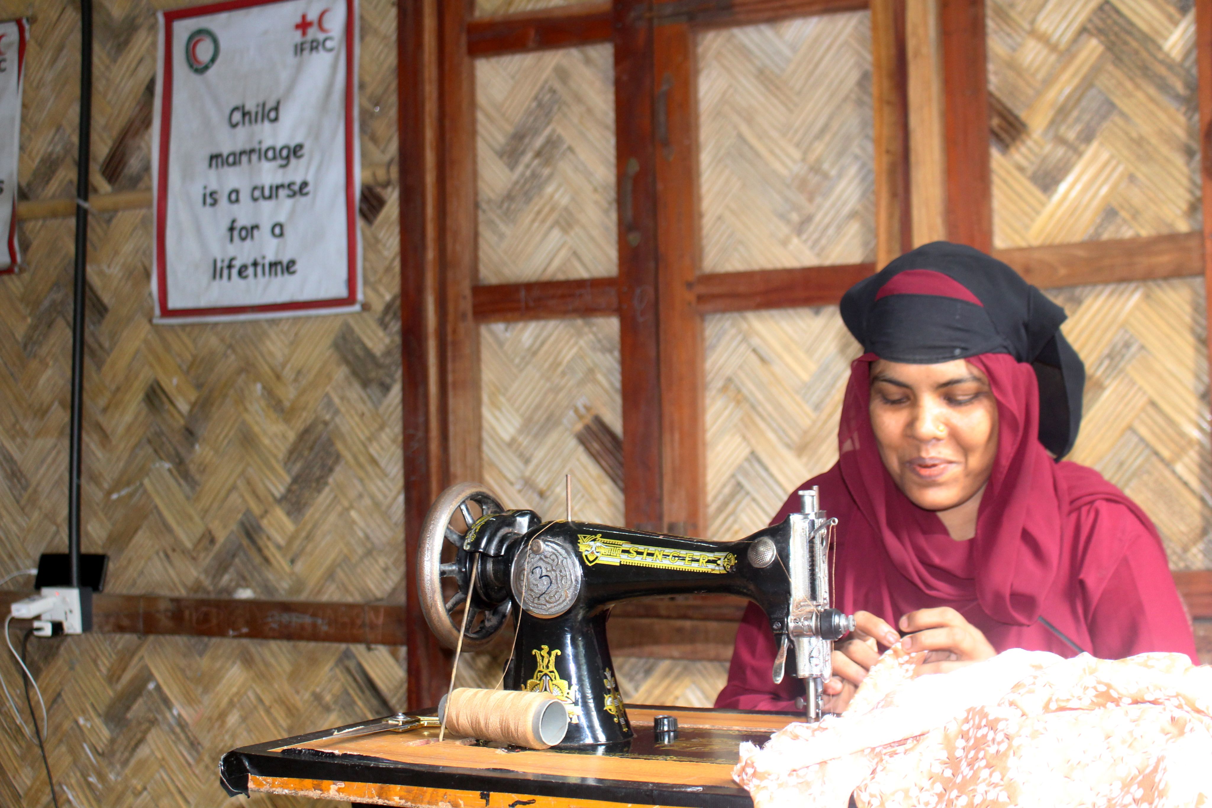 During these 30 days of training, all the participants received a small cash allowance. After the training all participants received a sewing&nbsp;machine. 