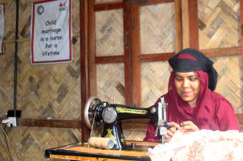 During these 30 days of training, all the participants received a small cash allowance. After the training all participants received a sewing&nbsp;machine. 