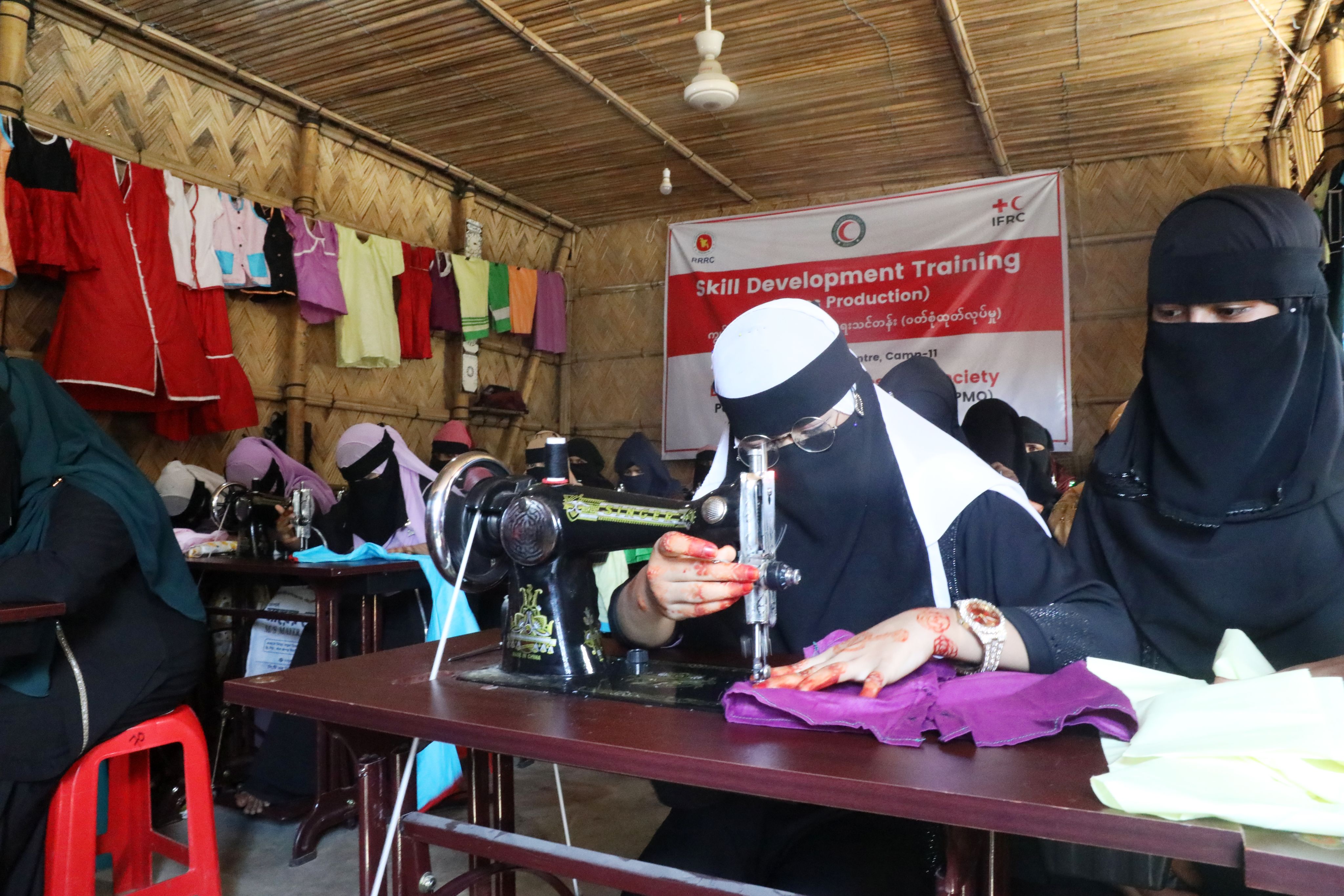 In camp 11 of Cox's Bazar, 30 women from Rakhine state, Myanmar took part a 30-day dress making training provided by the IFRC and the Bangladesh Red Crescent. 