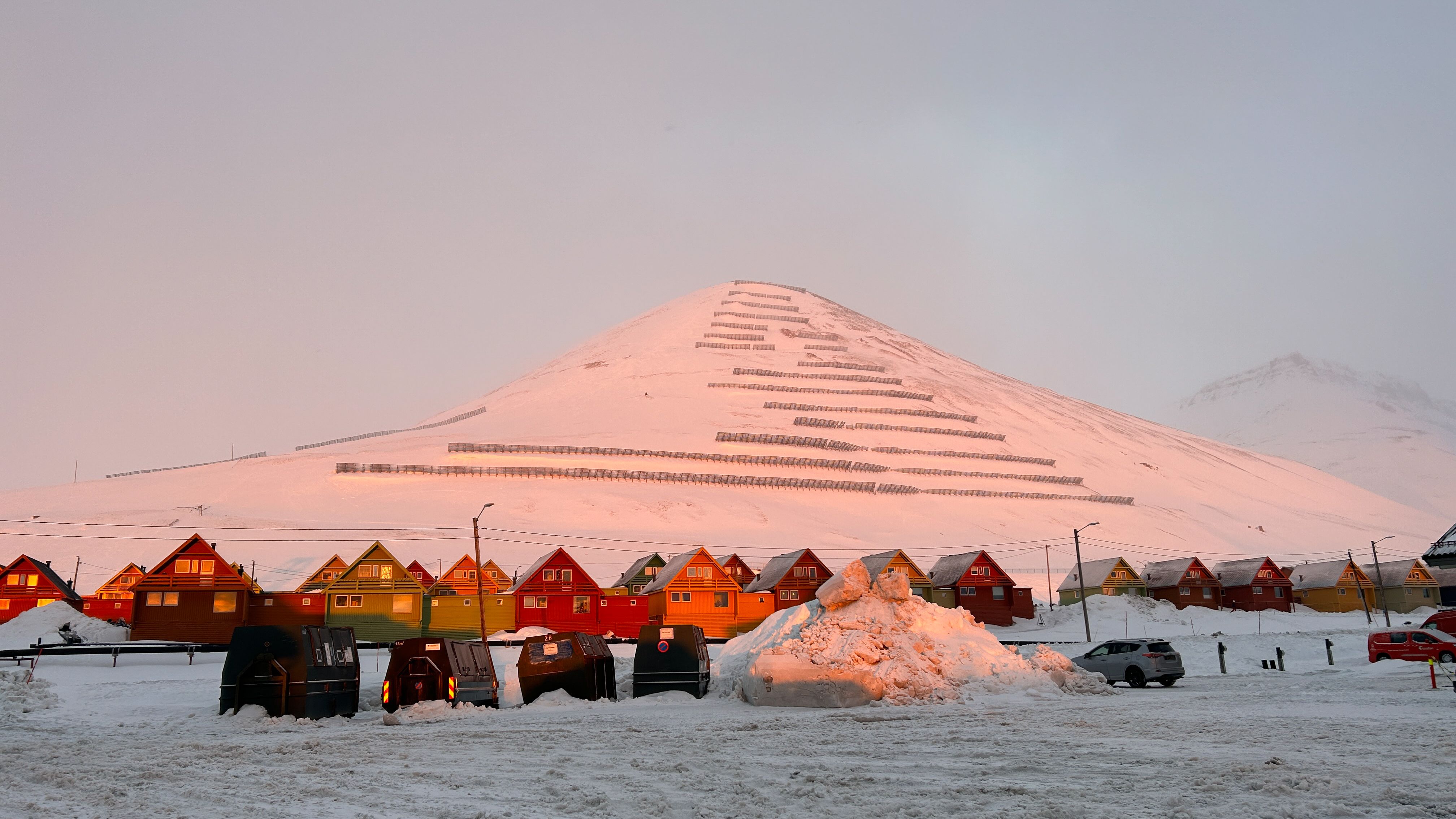 As climate change makes extreme events like avalanches more frequent in the Arctic,&nbsp;communities like Longyearbyen on&nbsp;Norway's Svalbard&nbsp;archipelago build avalanche protection&nbsp;on mountain slopes. Photo: Roar Dalmo&nbsp;Moltubak/Norwegian Red Cross