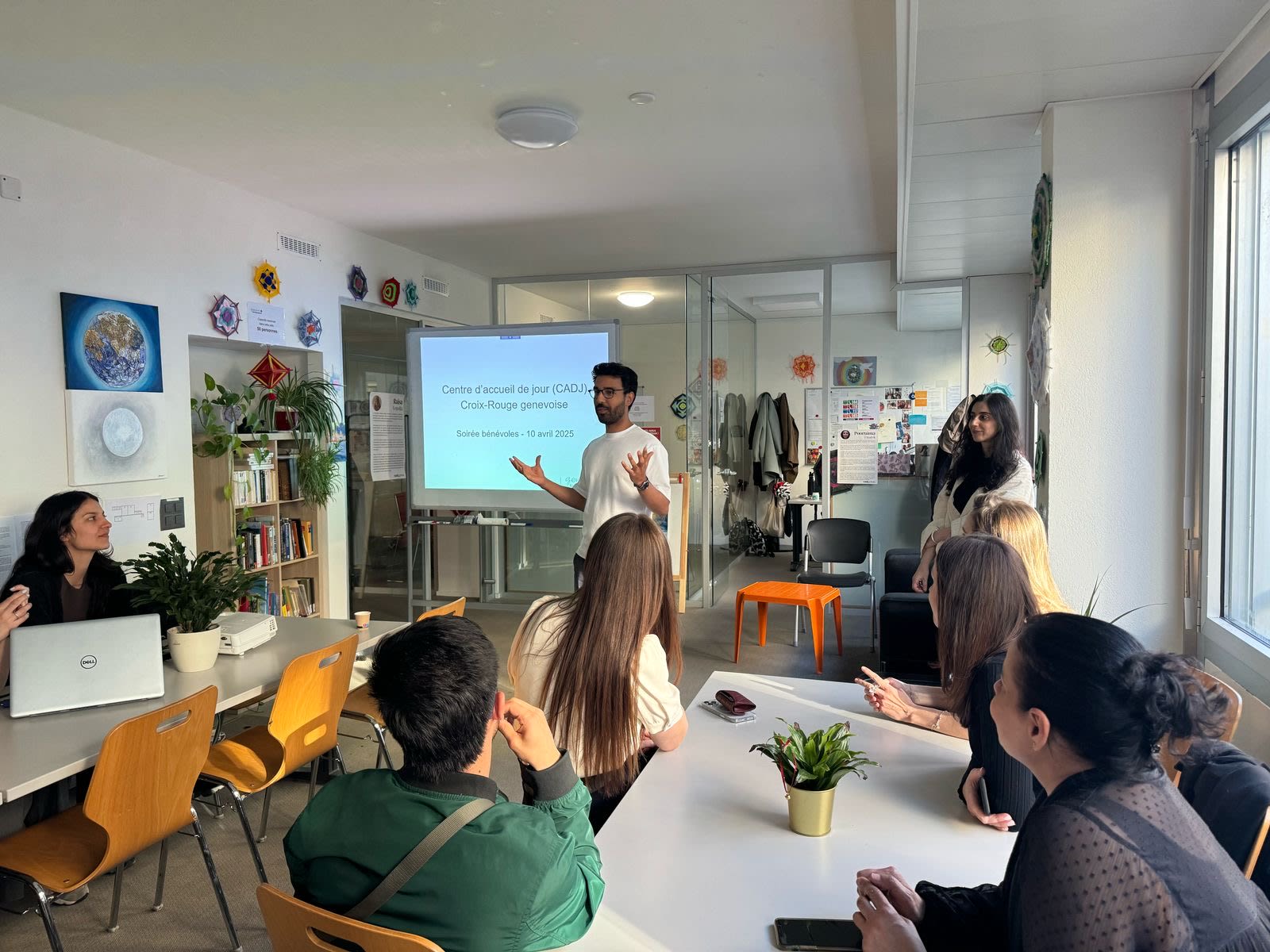 Classes, workshops and other events at the day centre help refugees learn French, the local language, as well as English and other skills. They also guide participants through activities such as making short films, producing a small magazine, and various arts and crafts, among other things.
