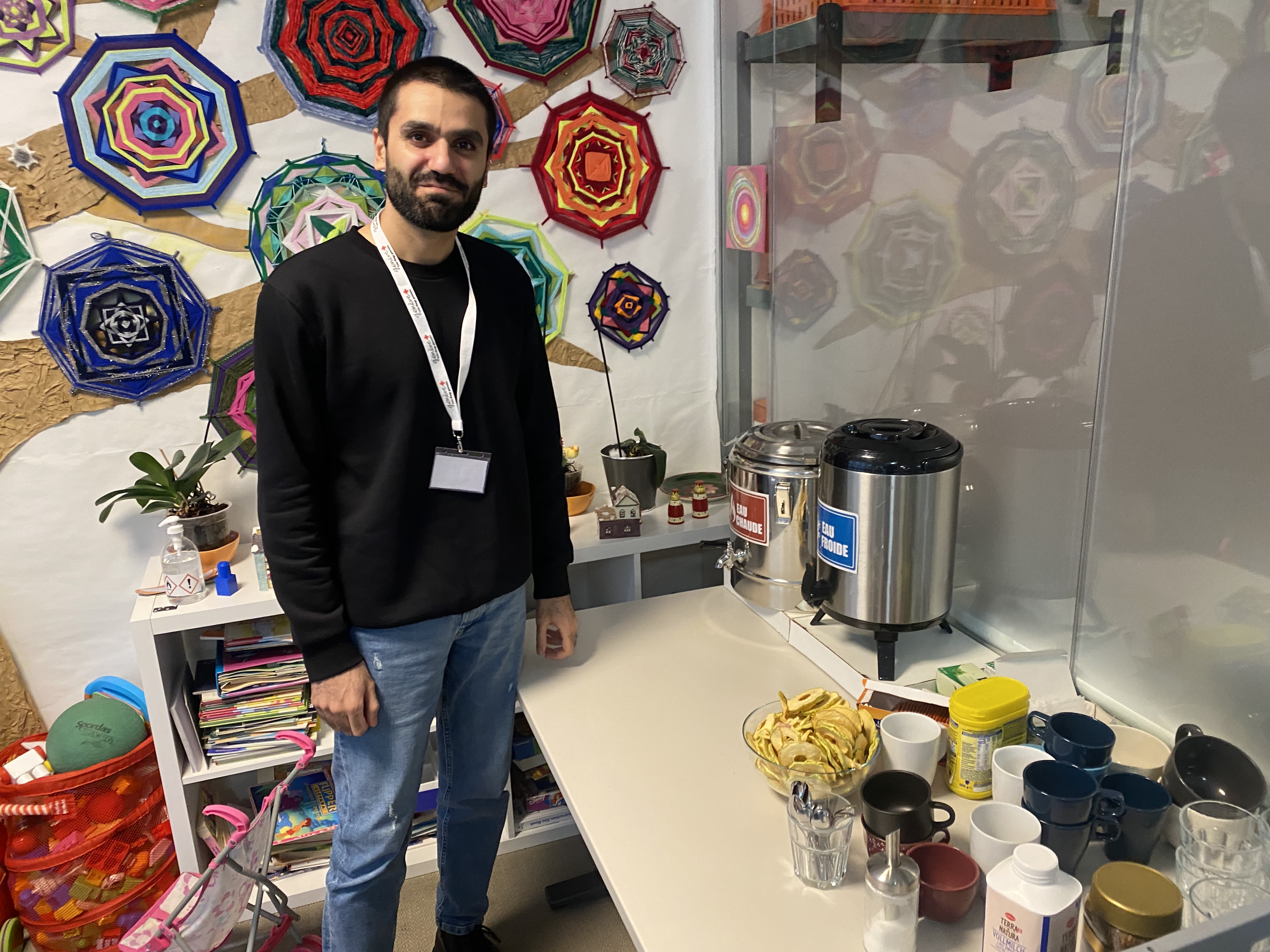 “Small actions can solve big problems,” says Ziad, a volunteer and refugee from Syria who volunteers several times a week, helping people fill out important forms, make calls, pay bills, apply for jobs and housing and many other tasks.