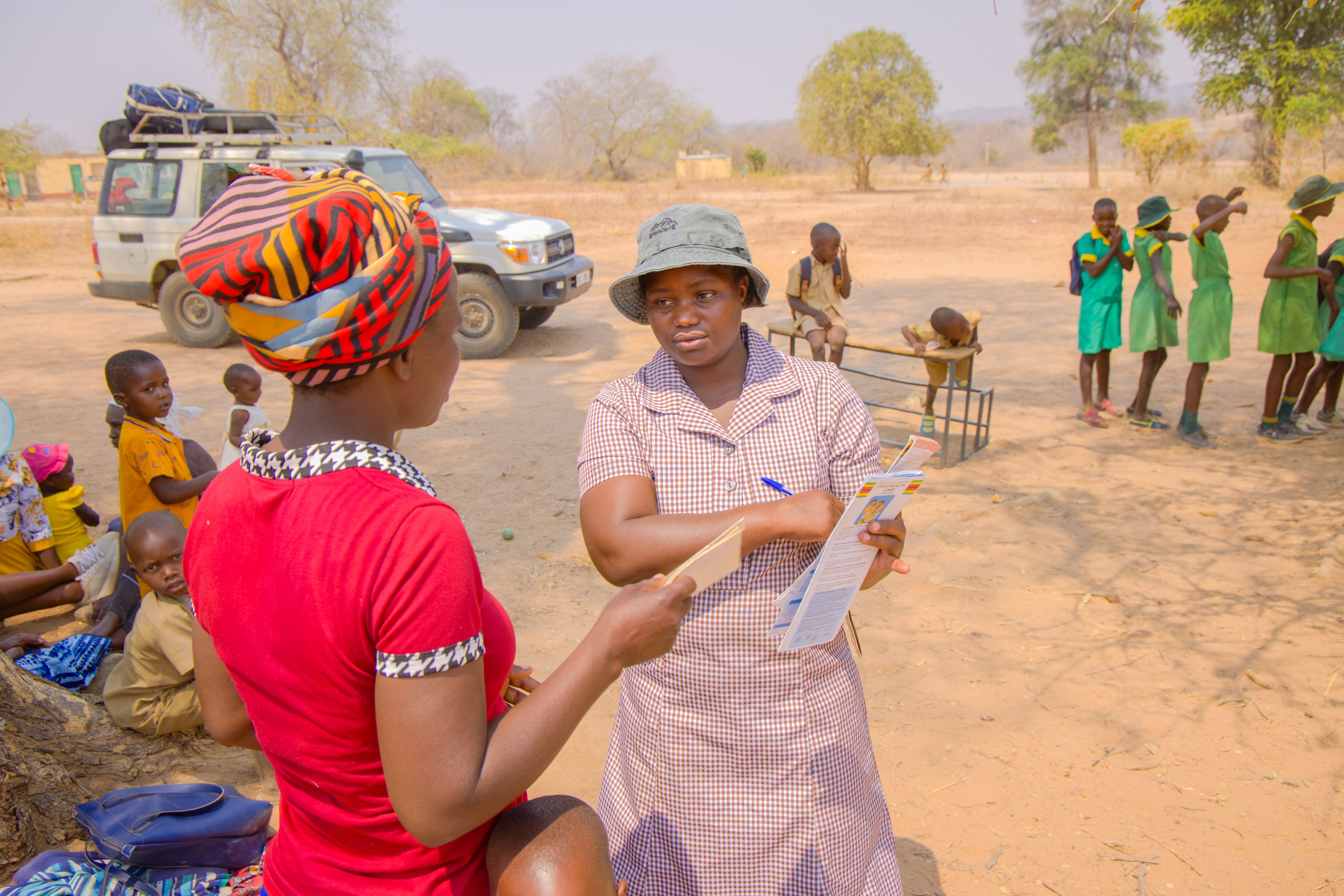Village Health Worker Lisa Gondongwe from Denda Clinic talks to a parent about vaccines during the outreach.