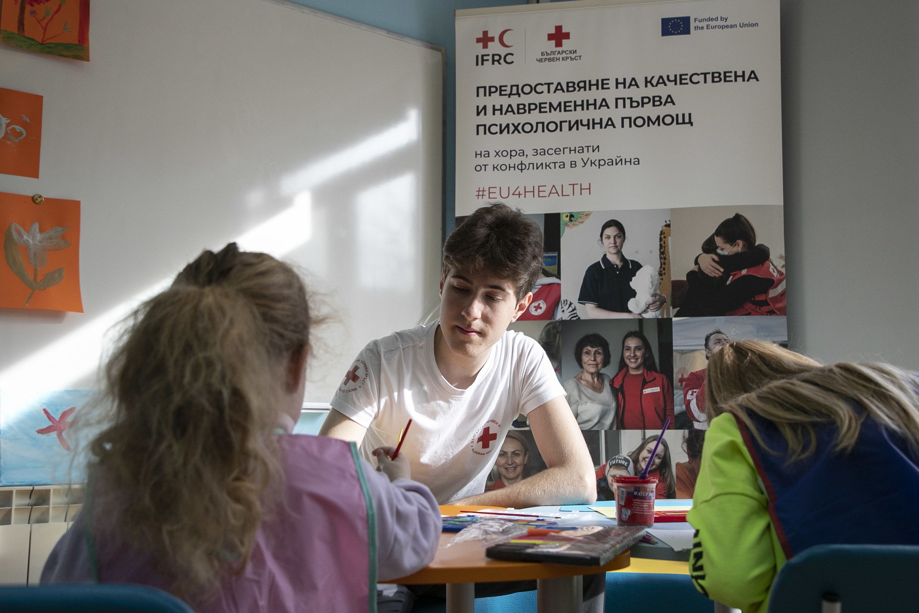 Kids are participating in an art therapy session at the Bulgarian Red Cross branch in Plovdiv as part of its implementation of the EU4Health project. Funded by the European Union, the project provides mental health and psychosocial support to people displaced from Ukraine. Photo: IFRC