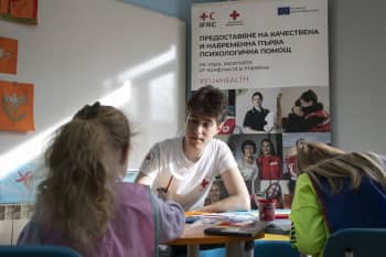 Kids are participating in an art therapy session at the Bulgarian Red Cross branch in Plovdiv as part of its implementation of the EU4Health project. Funded by the European Union, the project provides mental health and psychosocial support to people displaced from Ukraine. Photo: IFRC