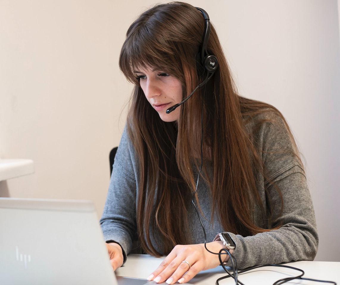 Christina is part of a team of operators at the Polish Red Cross Infoline in Warsaw who respond to an average of 300 calls per week, providing referrals to medical, mental health and administrative services. “Sometimes people who call are so stressed that they cannot stop crying,” says Christina, who is also from Ukraine. “We’ve been trained to talk to them in a way that helps reduce their stress. When they receive the information they need, they can finally relax.”
